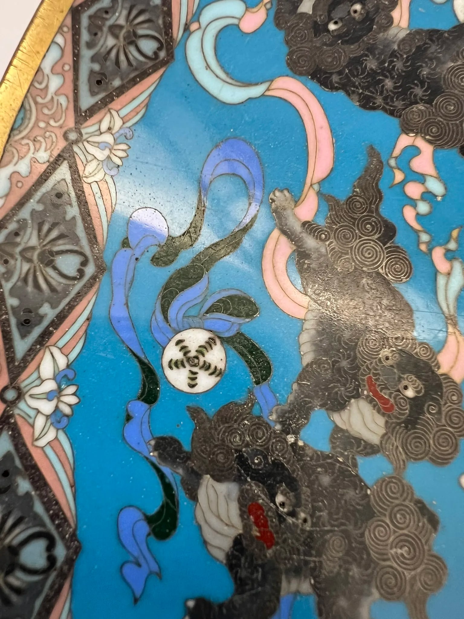 Antique Japanese Meiji Period Cloisonne Charger With Shishi Lion Dogs and Turtle With Hairy Tails - 5