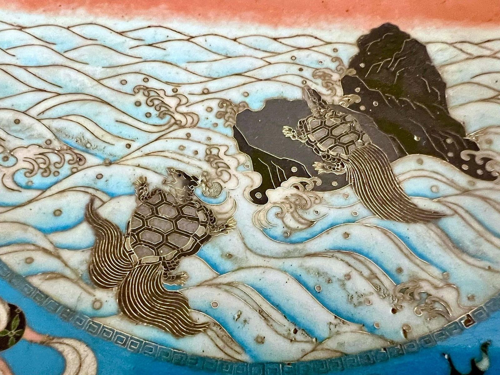 Antique Japanese Meiji Period Cloisonne Charger With Shishi Lion Dogs and Turtle With Hairy Tails - 7