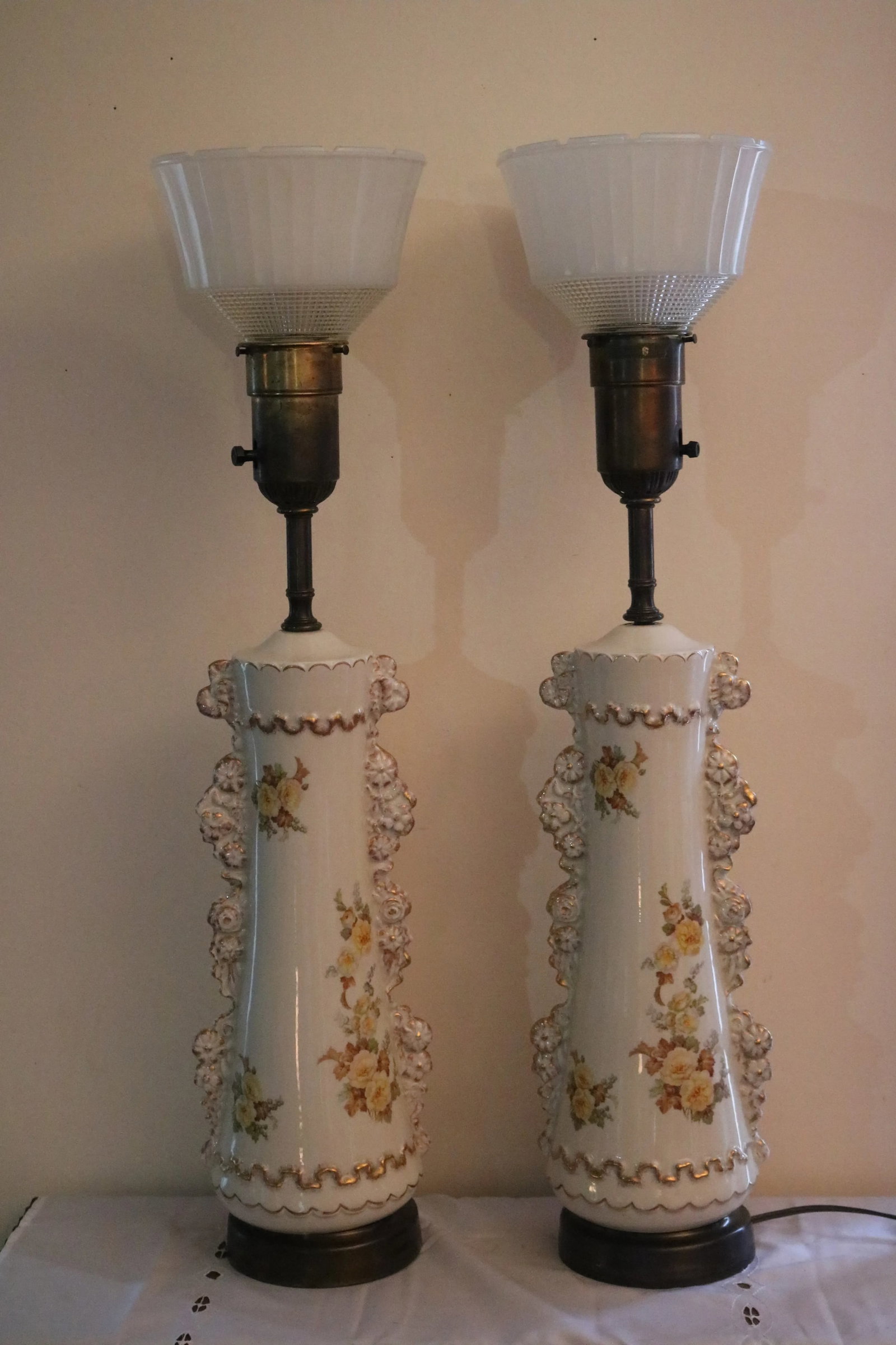 1930s Rembrandt Art Deco White Floral Porcelain Table Lamps - A Pair - 13
