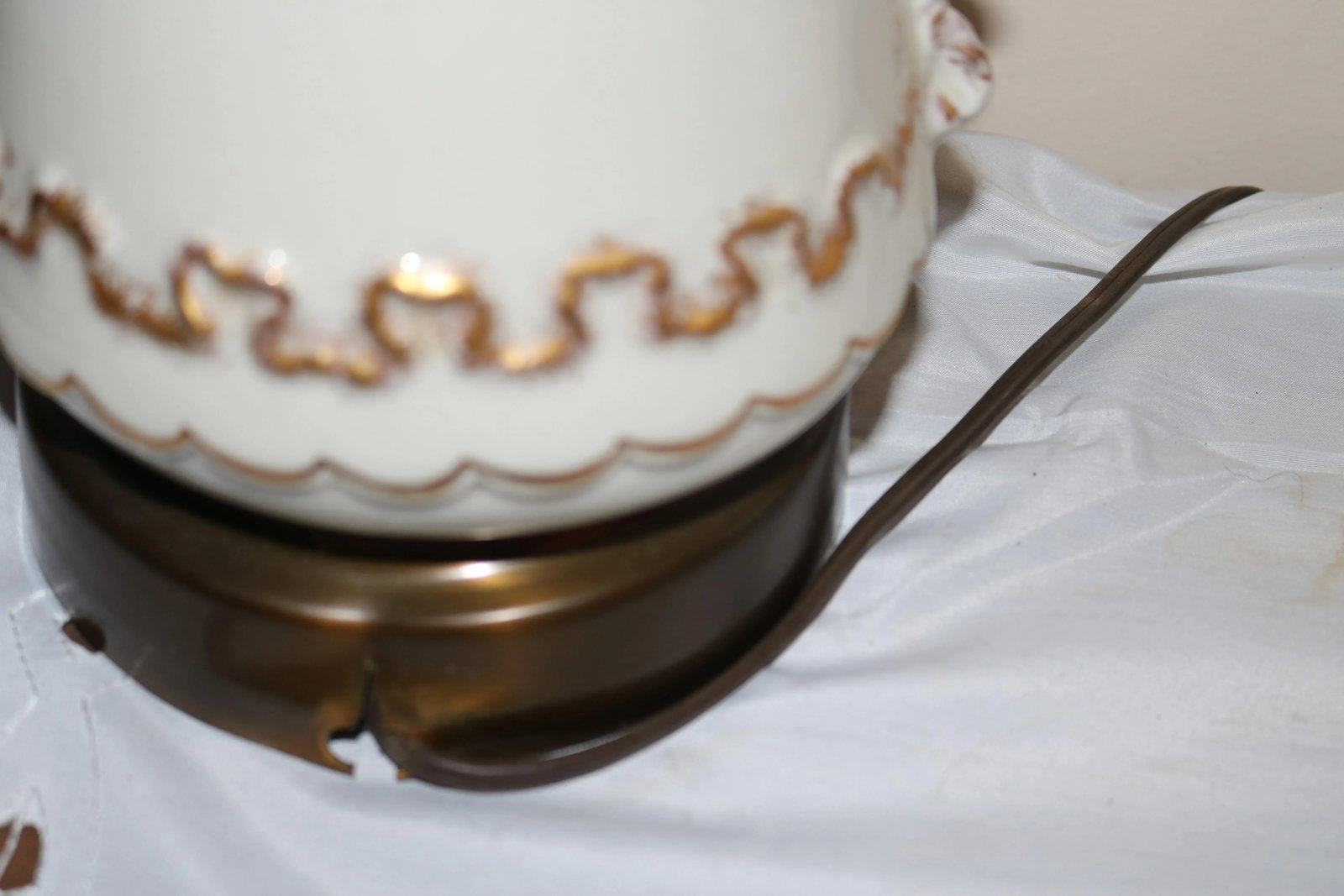 1930s Rembrandt Art Deco White Floral Porcelain Table Lamps - A Pair - 3