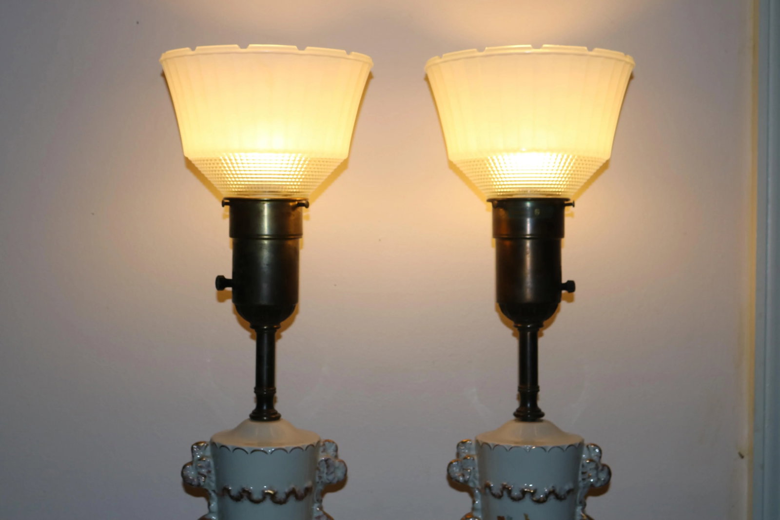 1930s Rembrandt Art Deco White Floral Porcelain Table Lamps - A Pair - 5
