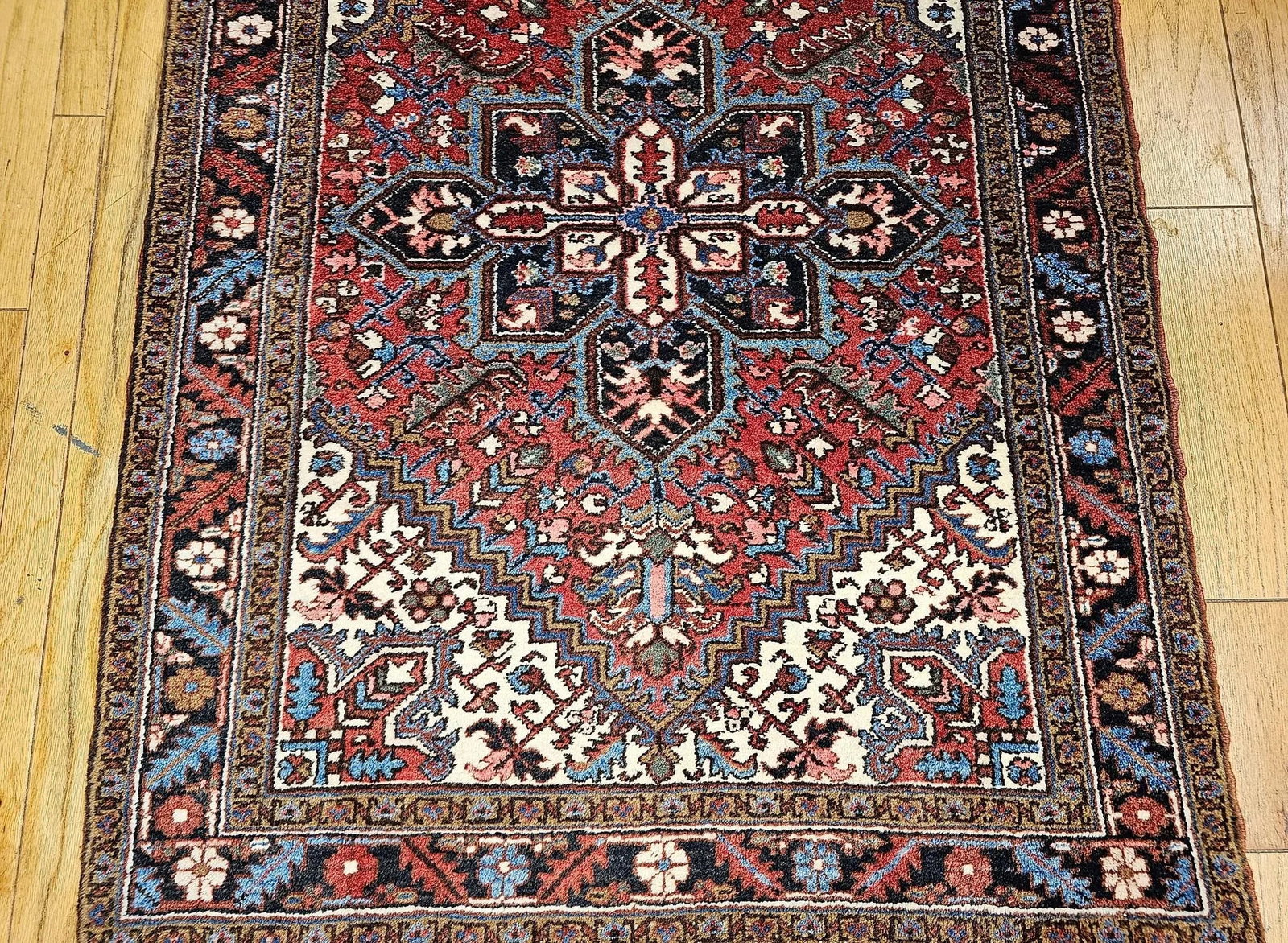 Vintage Persian Heriz Area Rug, Handwoven Geometric Pattern, Red & Navy, 5' X 7' - 7