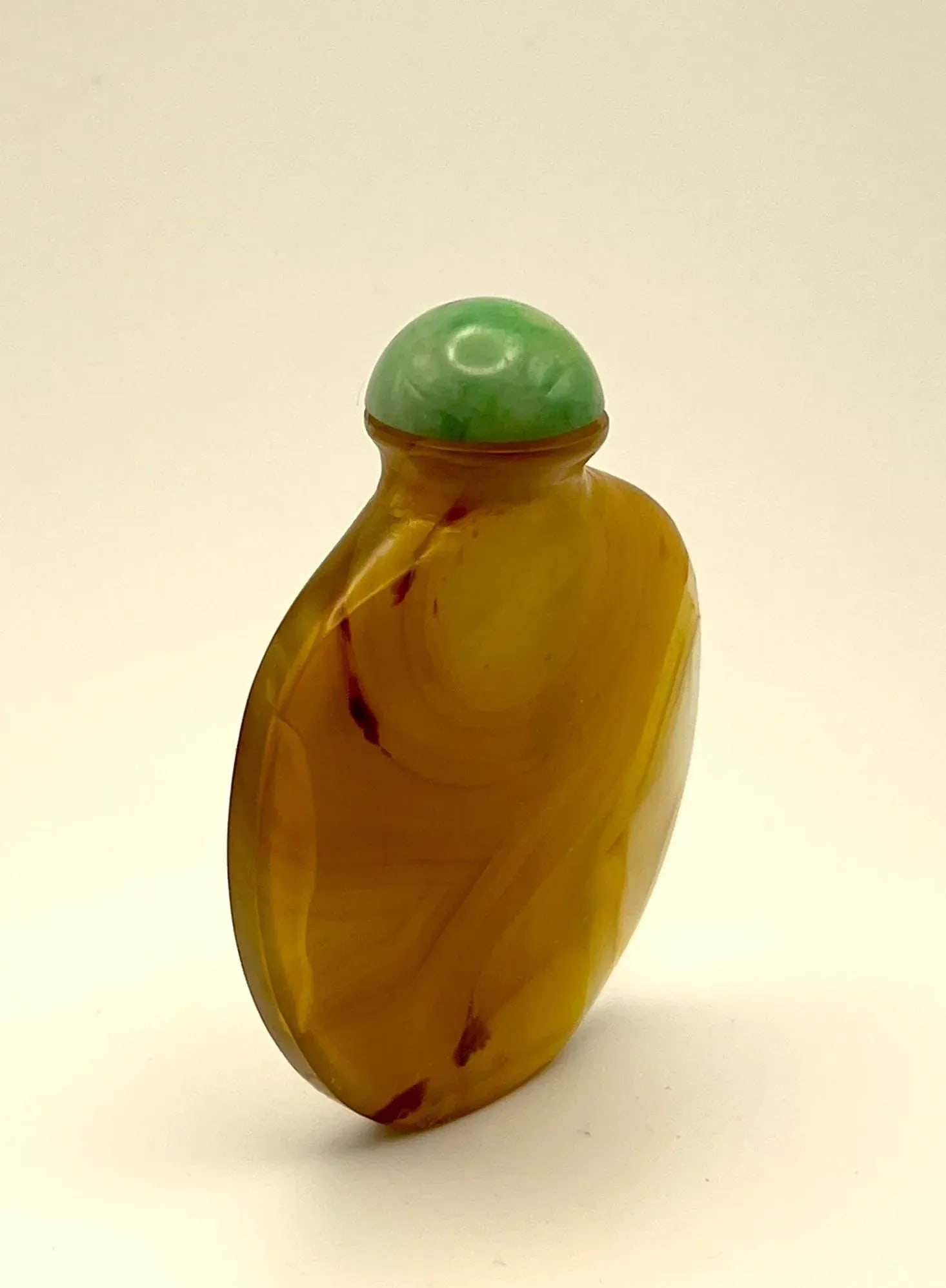 19th Century Hollow Agate Snuff Bottle on a Wood Stand - 3