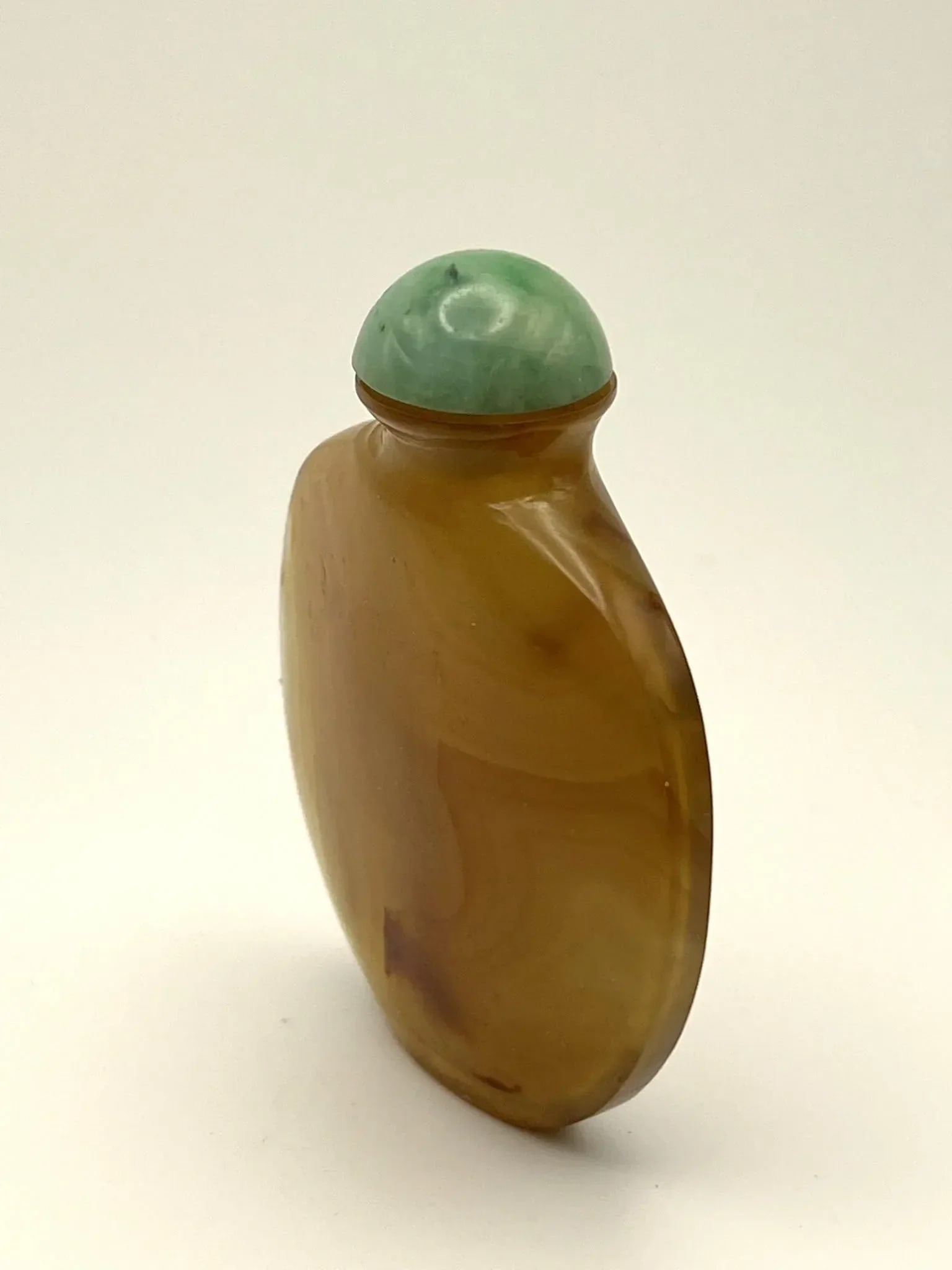 19th Century Hollow Agate Snuff Bottle on a Wood Stand - 4