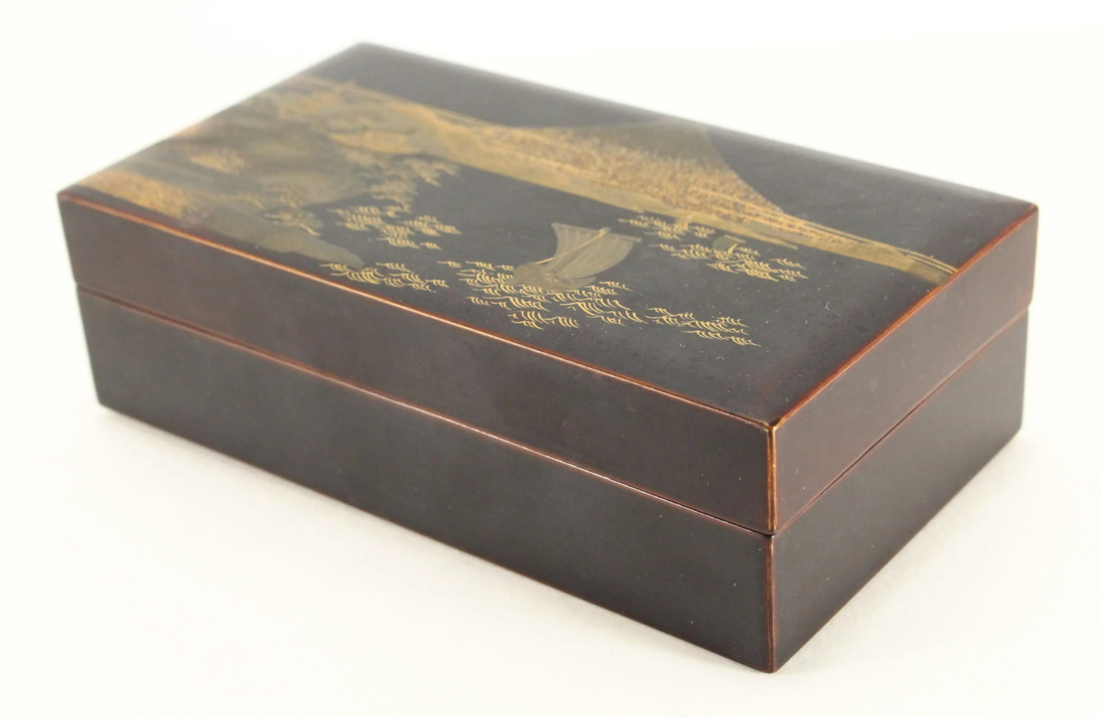 Circa 1920s-1940s Signed Gilt Black Lacquer Japanese Box, Mount Fuji - 2