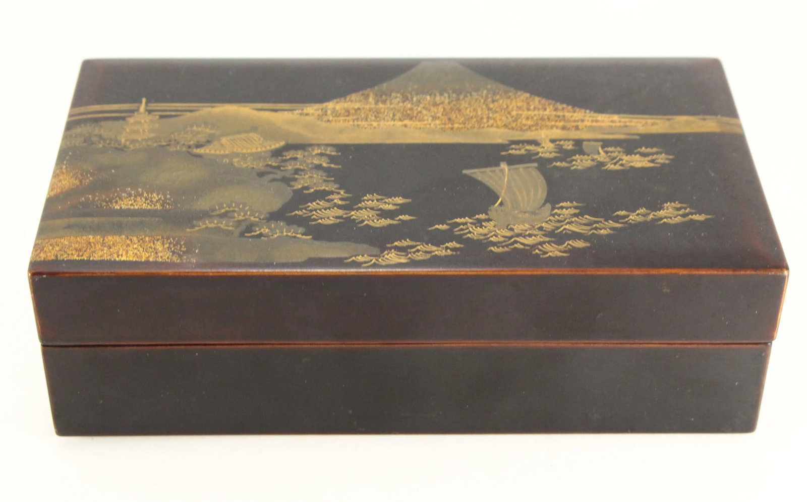 Circa 1920s-1940s Signed Gilt Black Lacquer Japanese Box, Mount Fuji - 3