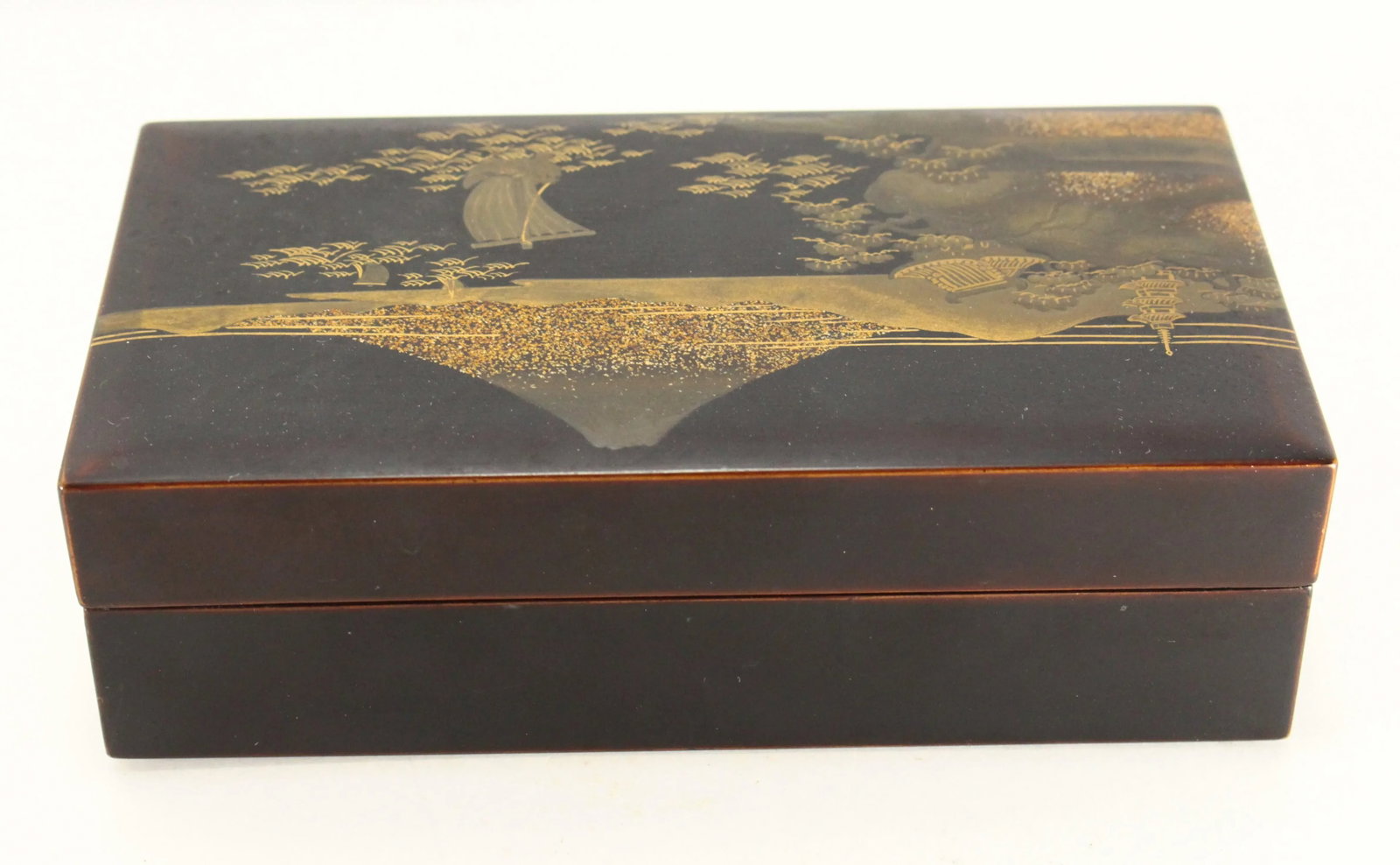 Circa 1920s-1940s Signed Gilt Black Lacquer Japanese Box, Mount Fuji - 5