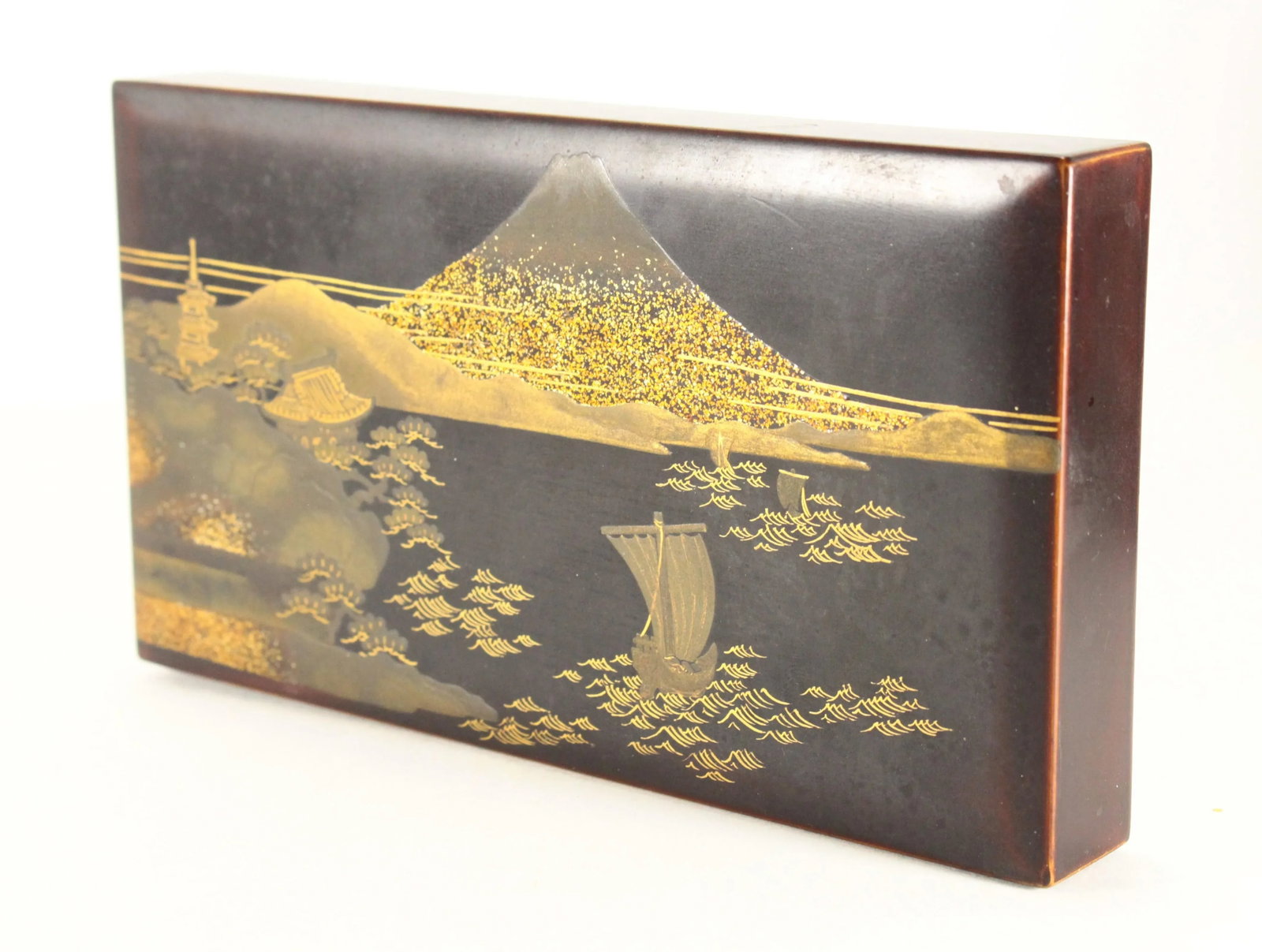 Circa 1920s-1940s Signed Gilt Black Lacquer Japanese Box, Mount Fuji - 6