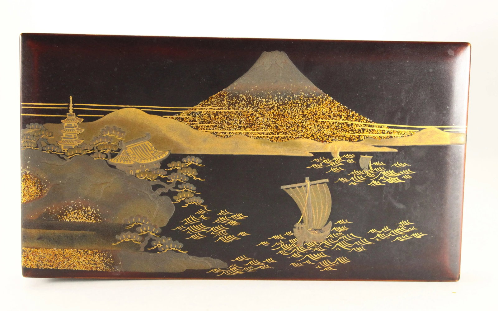 Circa 1920s-1940s Signed Gilt Black Lacquer Japanese Box, Mount Fuji - 8