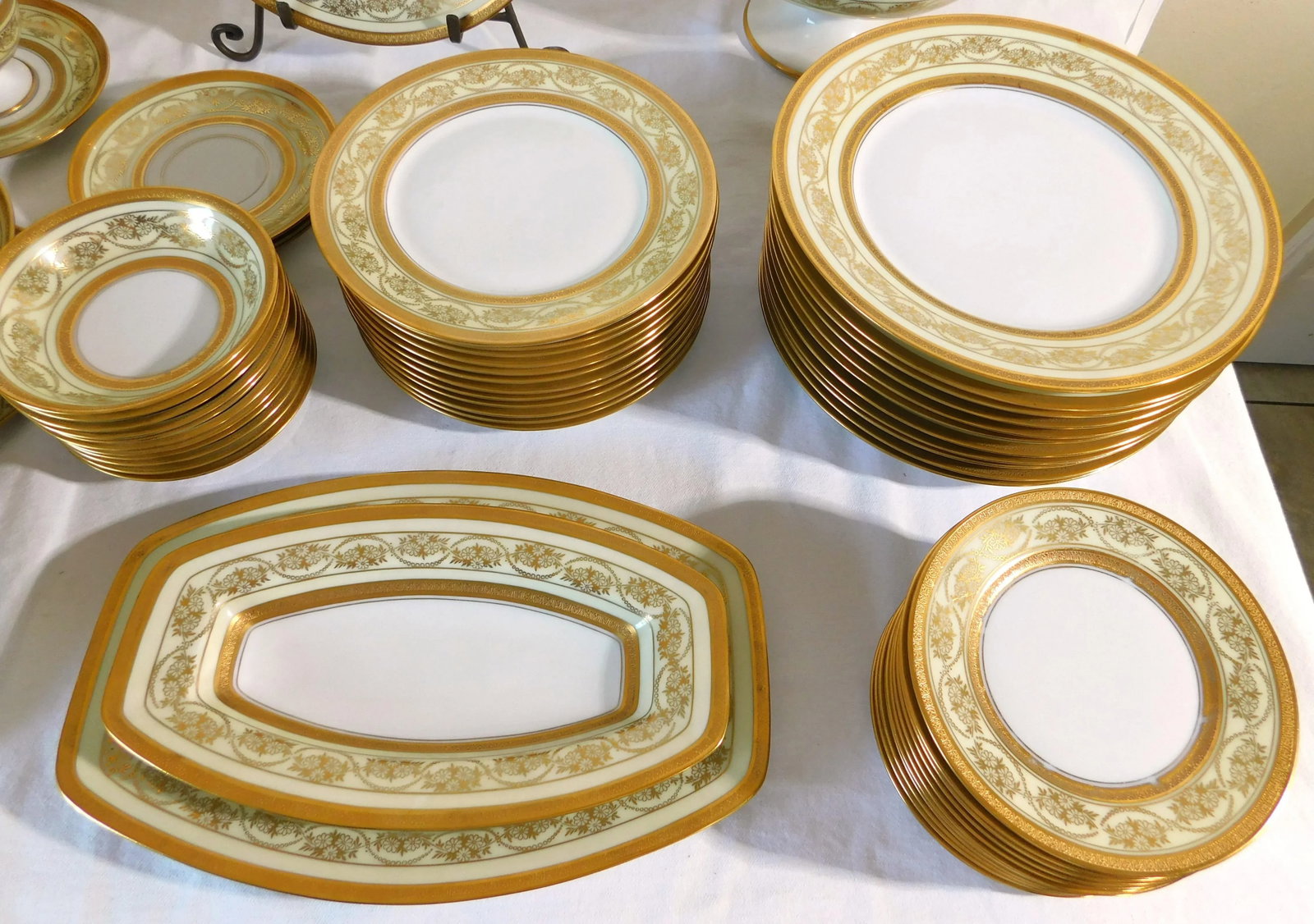 Antique Hutschenreuther Selb Bavaria Gold Encrusted 94pc Dinnerware China Set Service for 12 - 10