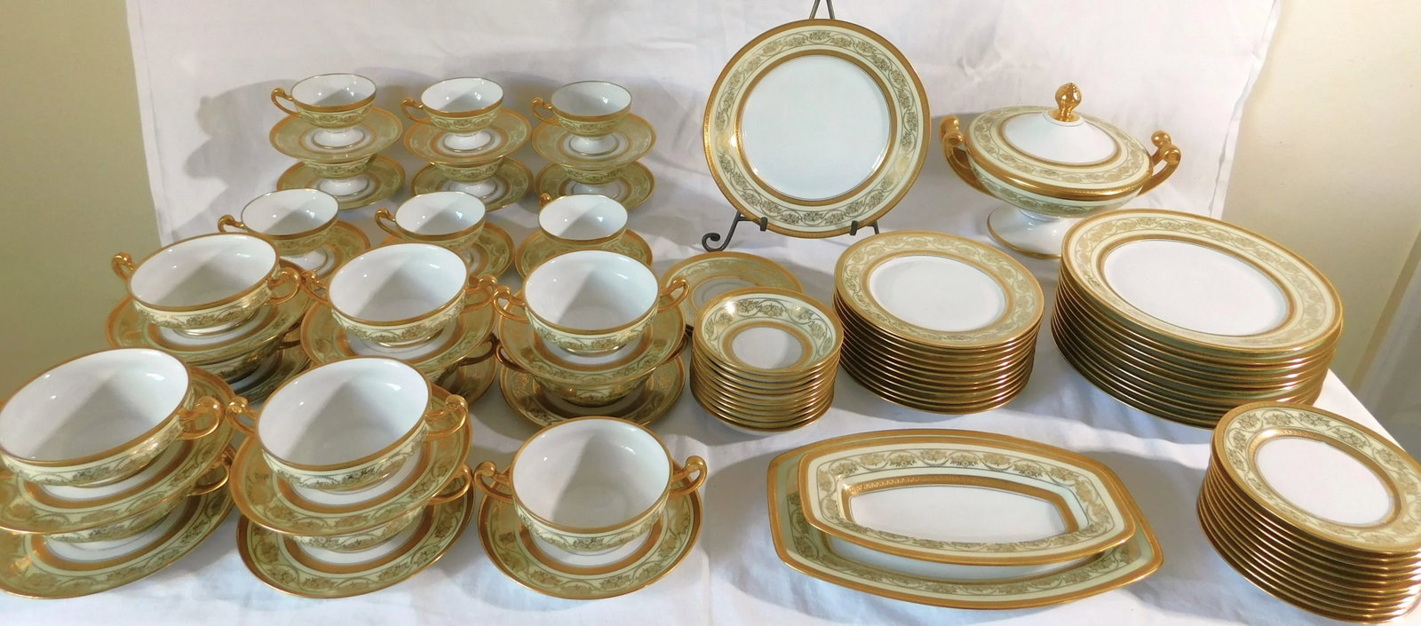 Antique Hutschenreuther Selb Bavaria Gold Encrusted 94pc Dinnerware China Set Service for 12 - 12