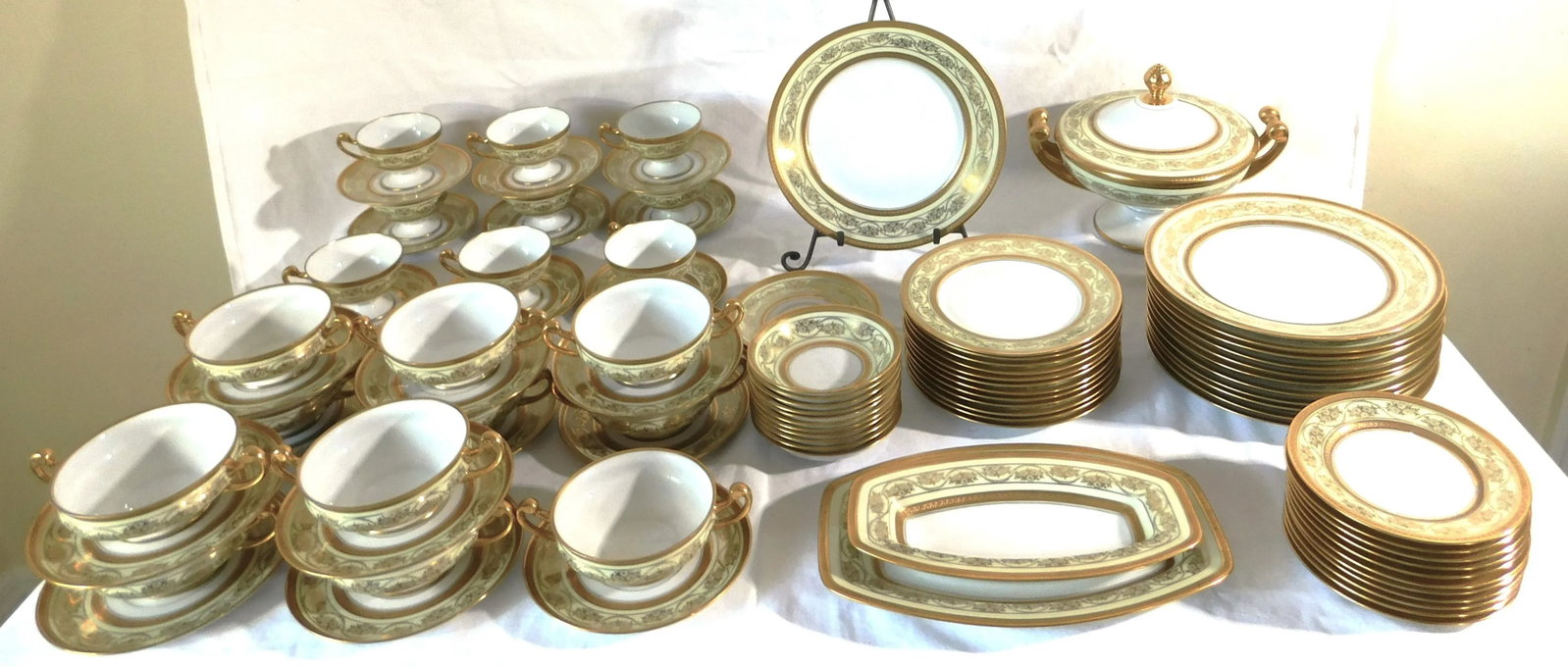 Antique Hutschenreuther Selb Bavaria Gold Encrusted 94pc Dinnerware China Set Service for 12 - 2
