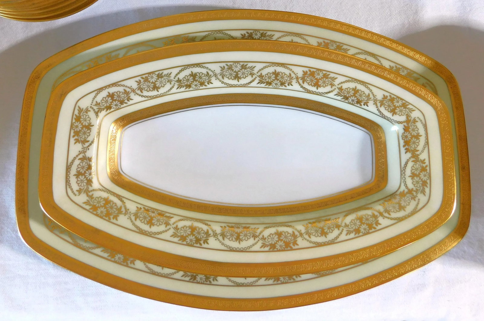 Antique Hutschenreuther Selb Bavaria Gold Encrusted 94pc Dinnerware China Set Service for 12 - 4