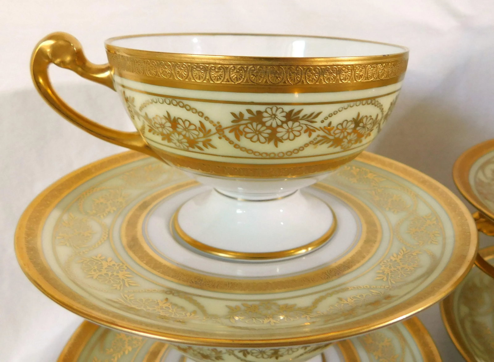 Antique Hutschenreuther Selb Bavaria Gold Encrusted 94pc Dinnerware China Set Service for 12 - 7