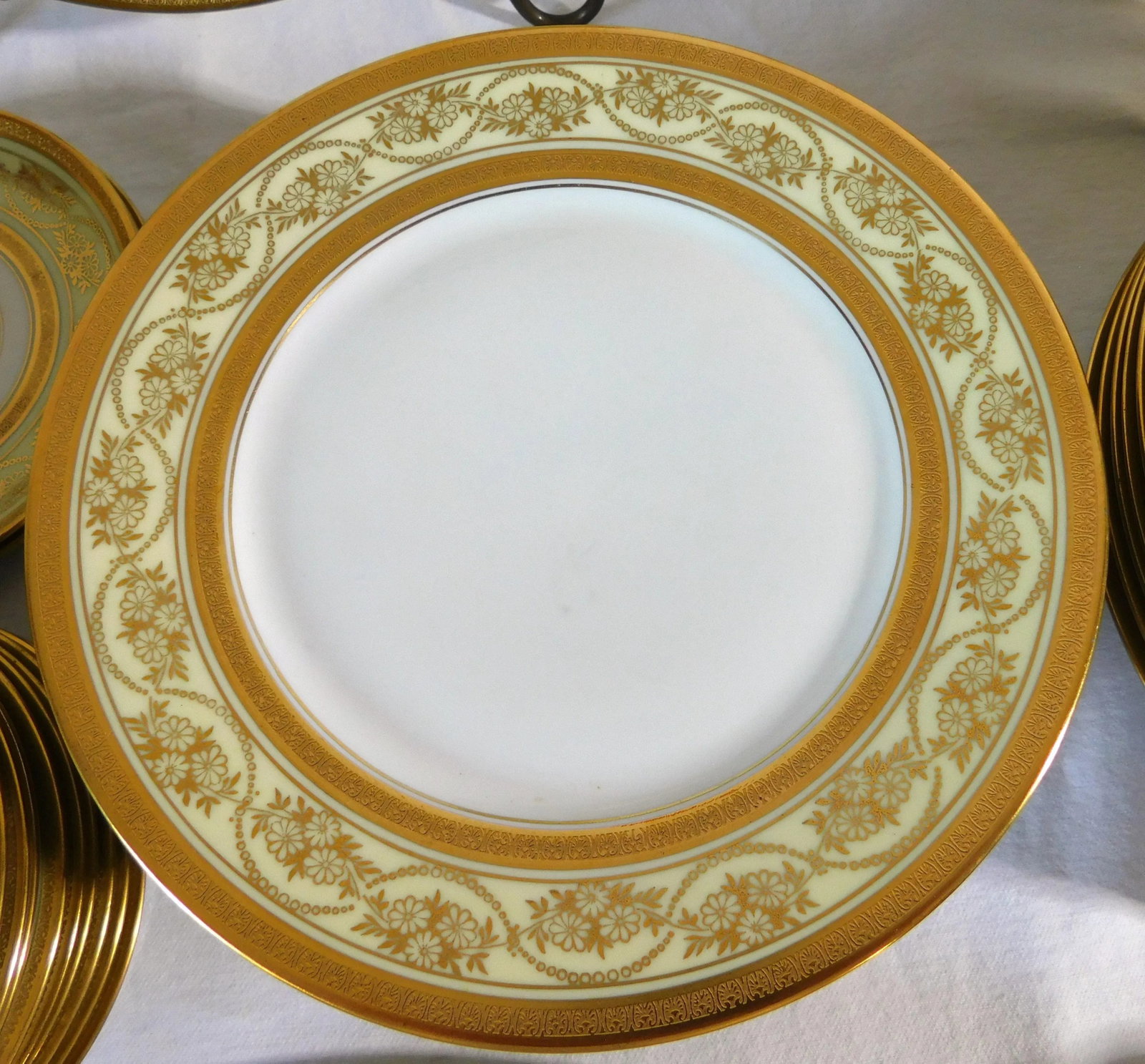 Antique Hutschenreuther Selb Bavaria Gold Encrusted 94pc Dinnerware China Set Service for 12 - 8
