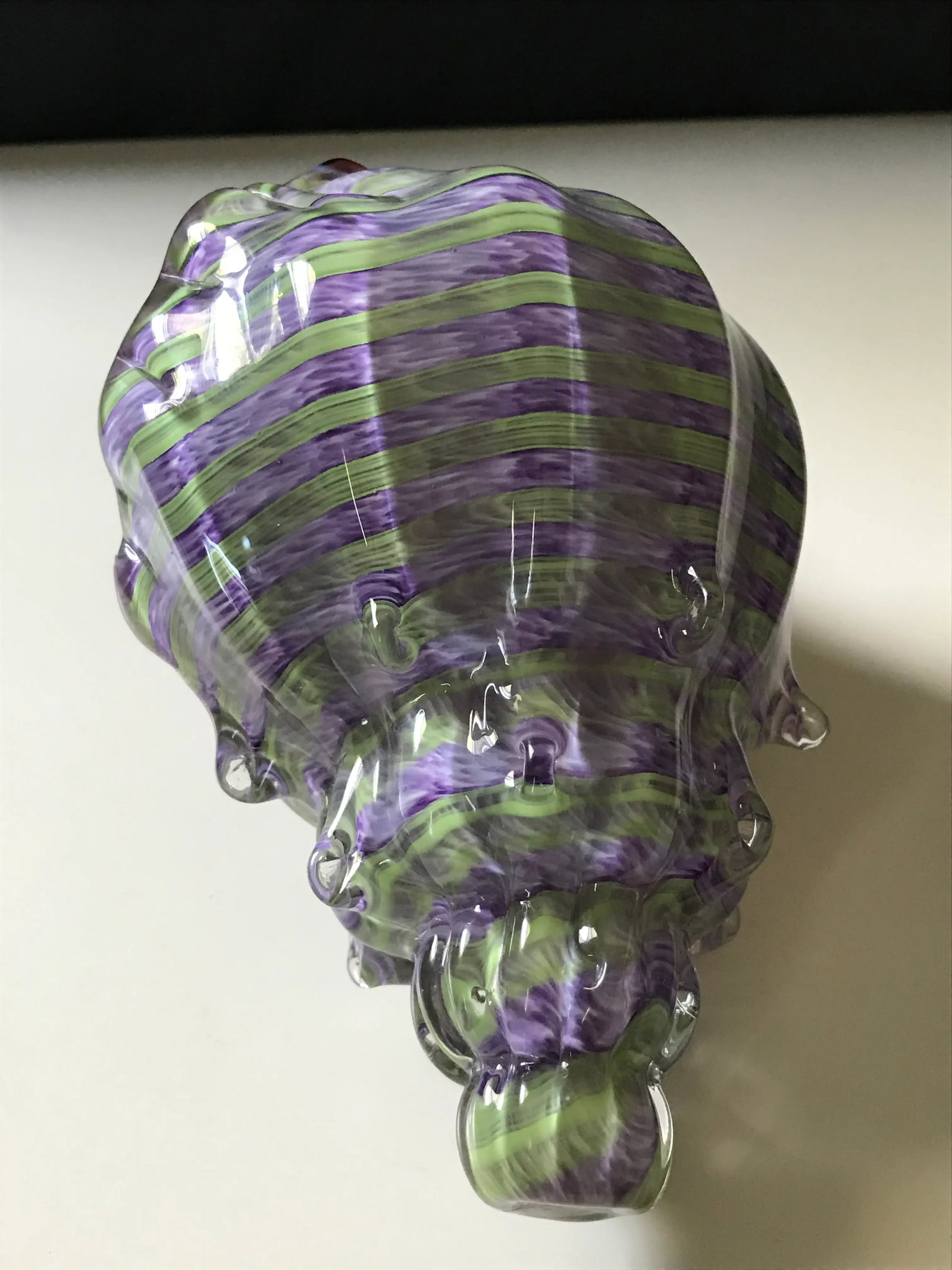 Handmade and Signed Glass Conch Seashell in Purple and Green - 4