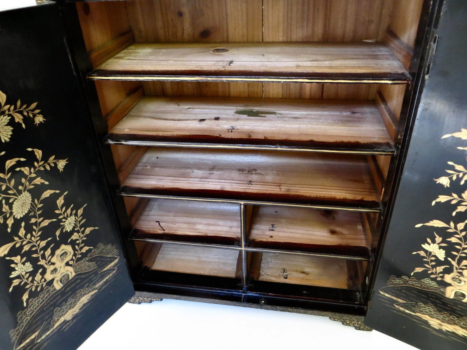 19th Century Chinese Export Table Top Black Lacquer Jewelry/Valuables Cabinet - 7