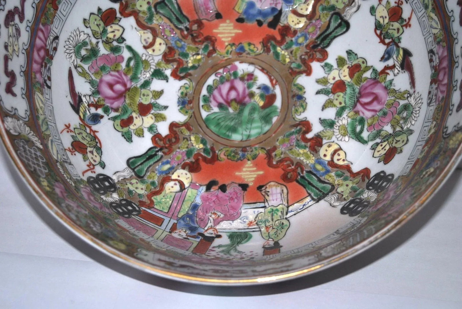 Late 19th Century Cantonese Famille Rose Punch Bowl With Qianlong Reign Mark - 8