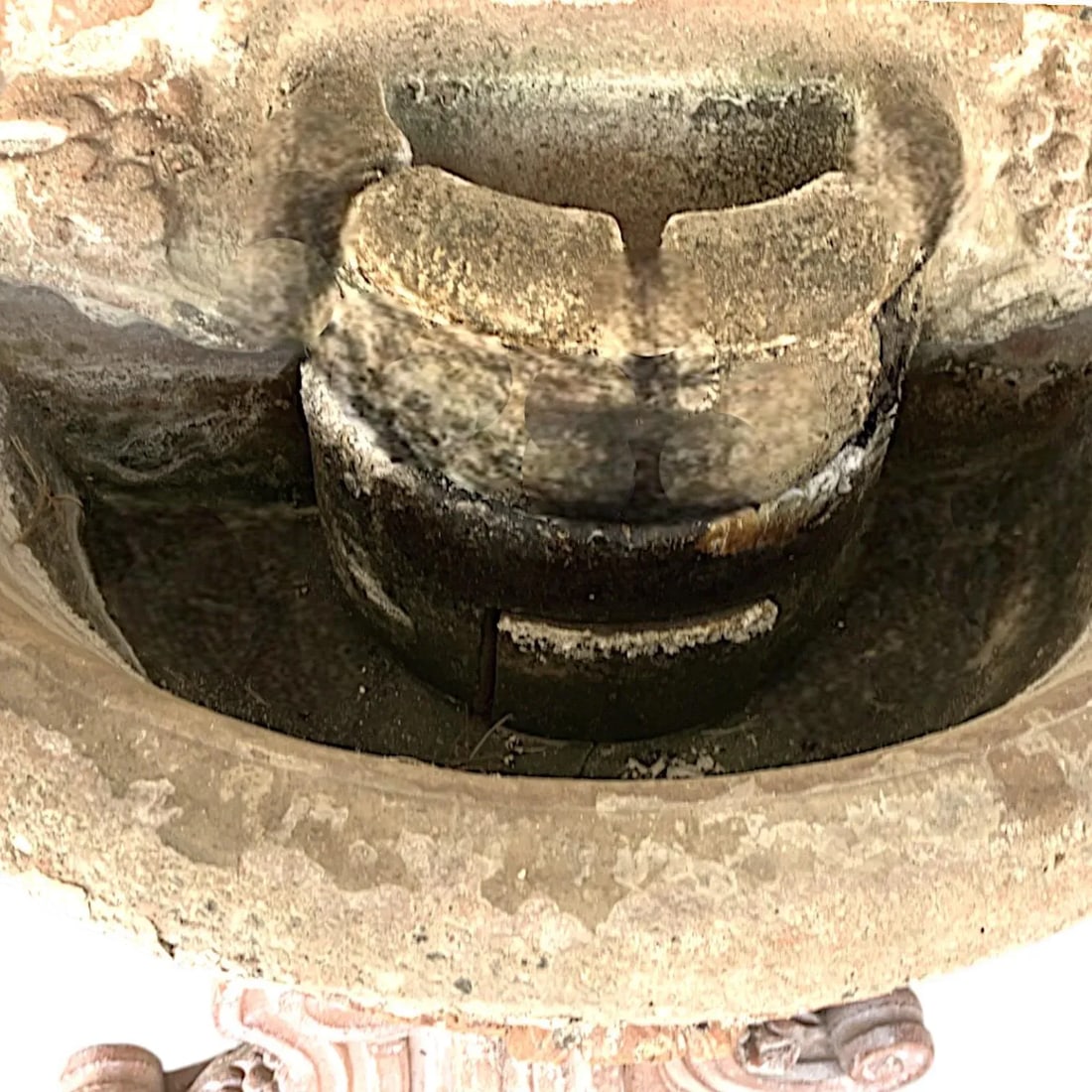 Classic Fiore Stone Cherub Wall Fountain With Integrated Pump - A Timeless Garden Accent - 8