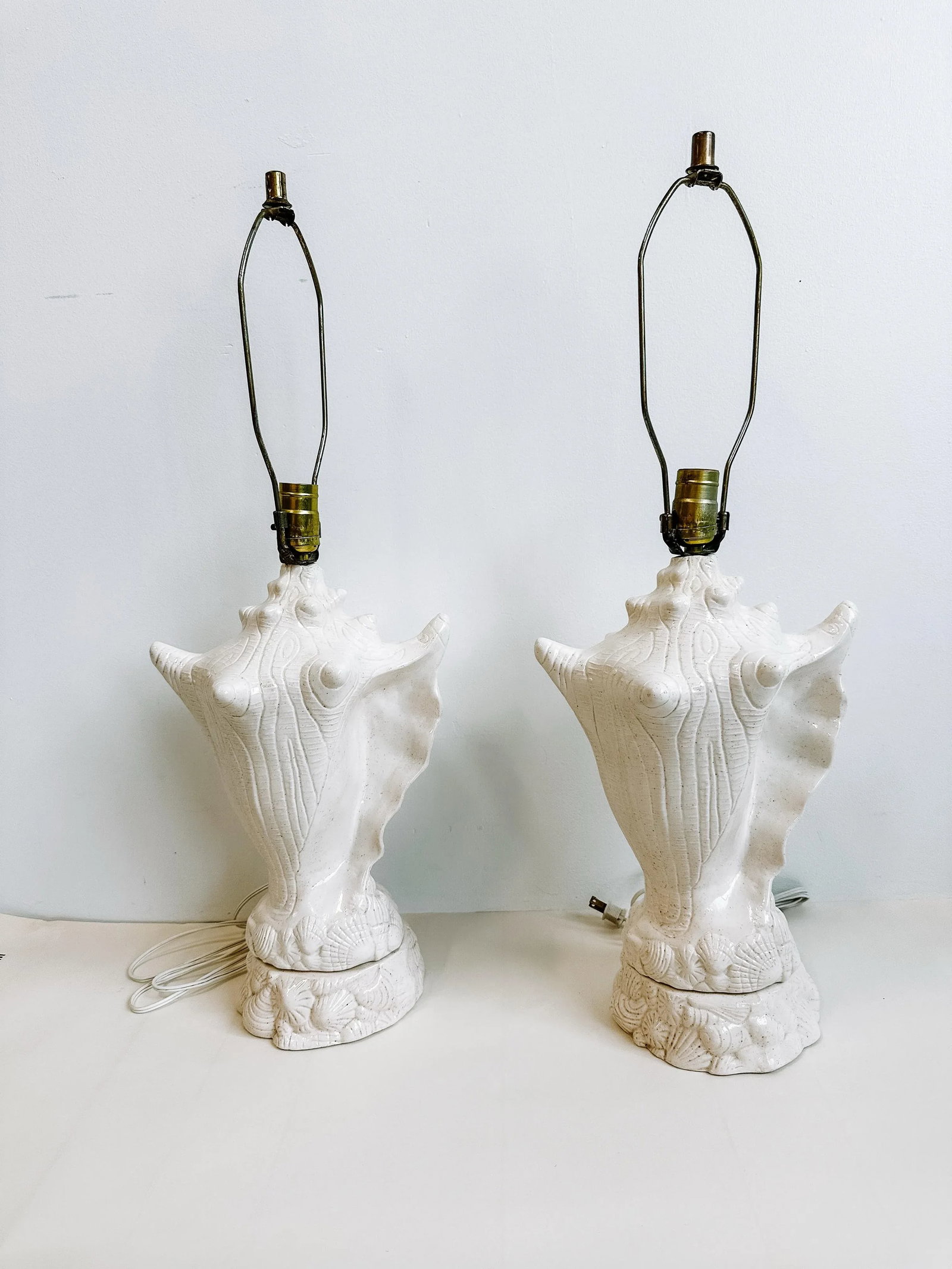 Vintage Pair of White Ceramic Coastal Conch Shell Lamps - 2
