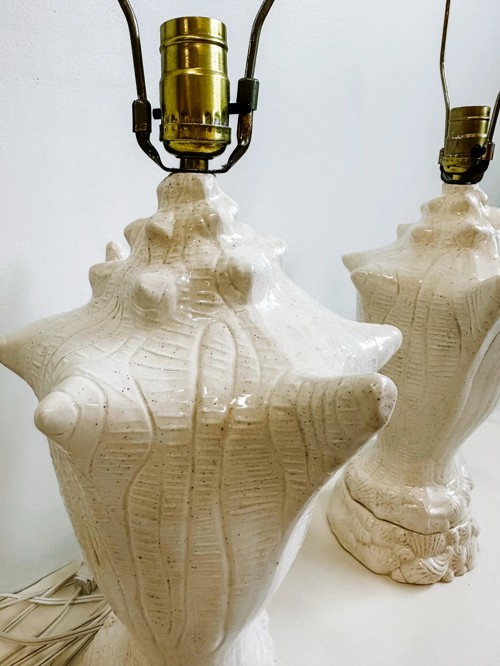 Vintage Pair of White Ceramic Coastal Conch Shell Lamps - 3