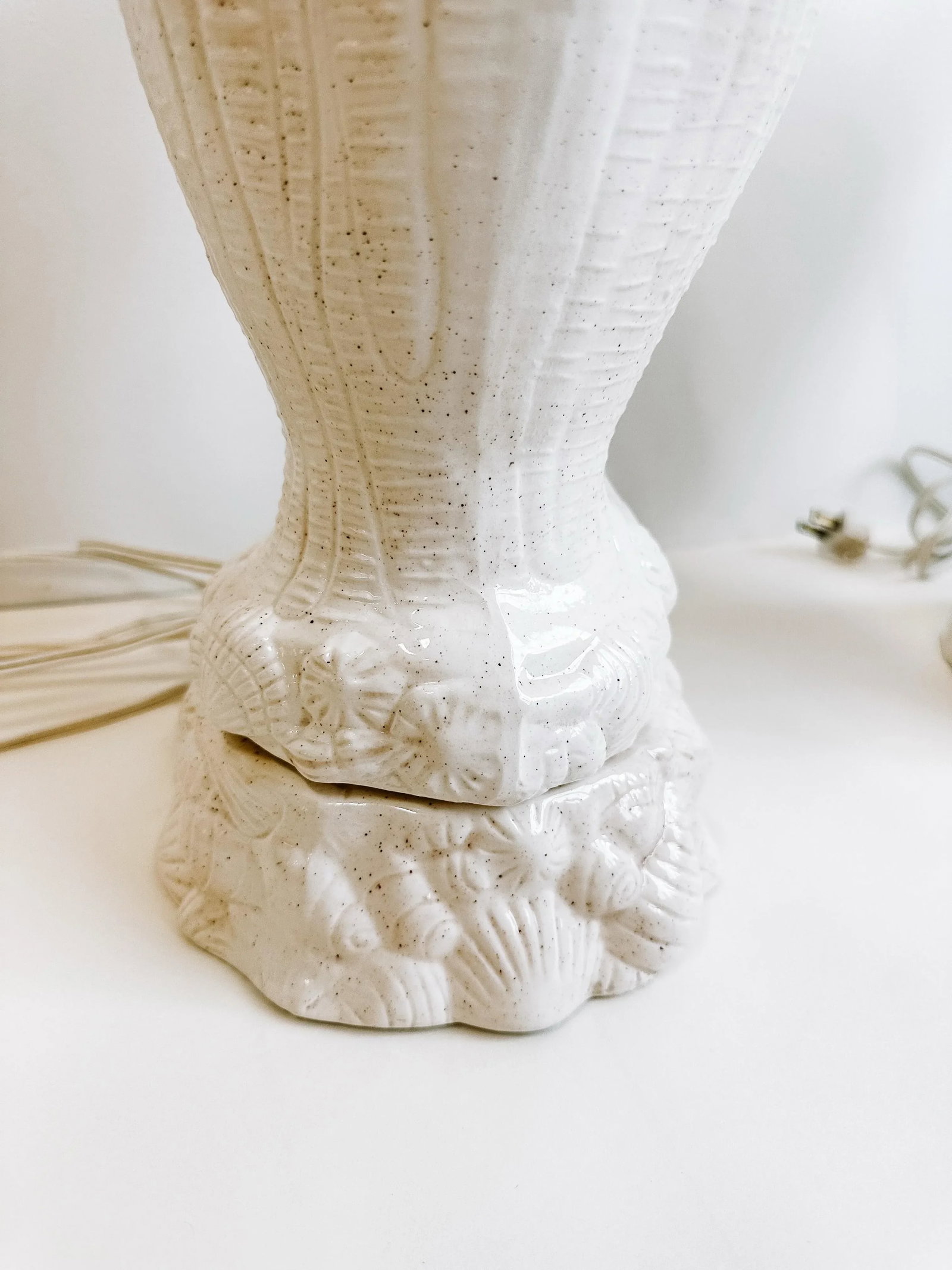 Vintage Pair of White Ceramic Coastal Conch Shell Lamps - 4