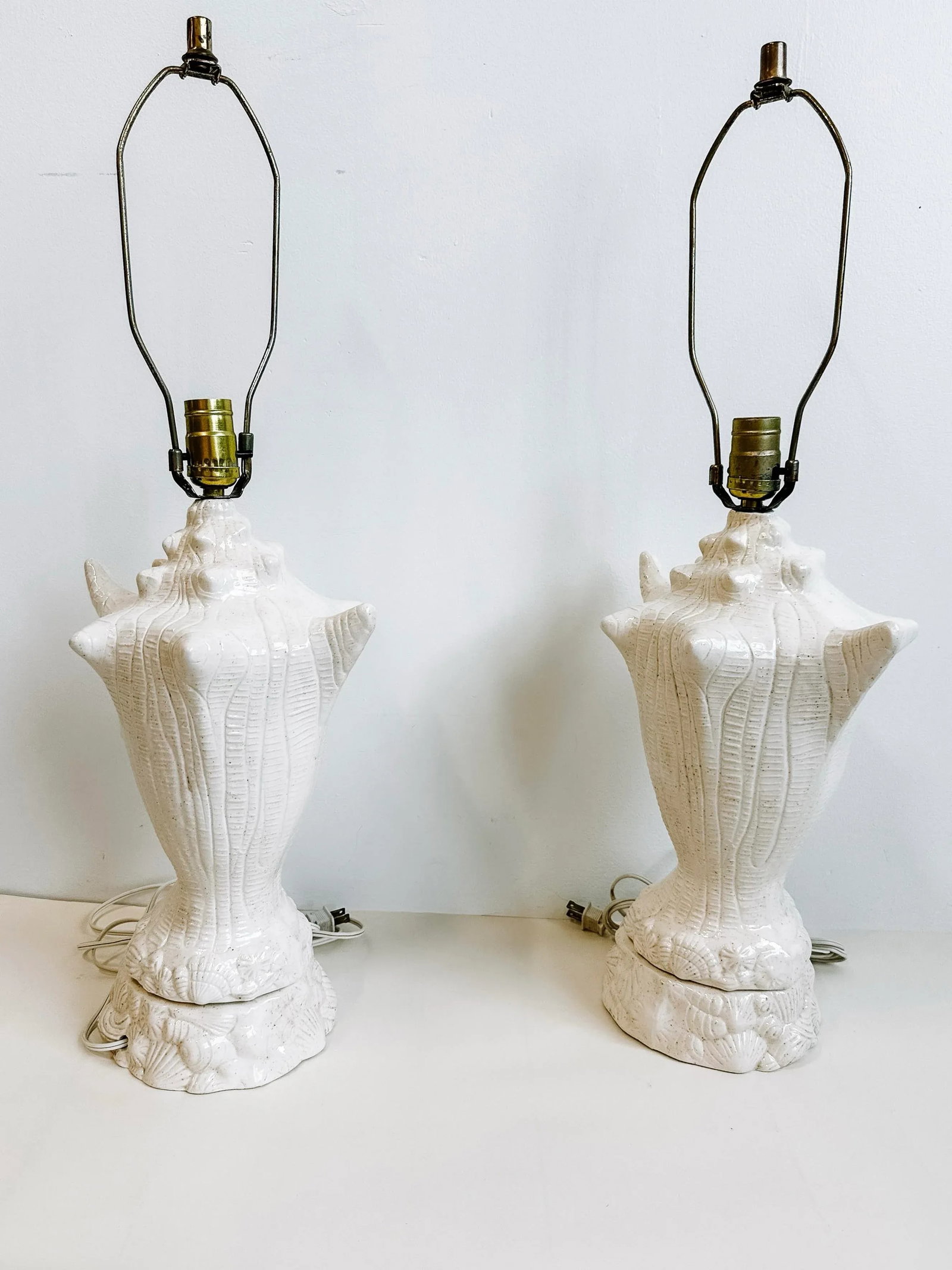 Vintage Pair of White Ceramic Coastal Conch Shell Lamps - 7