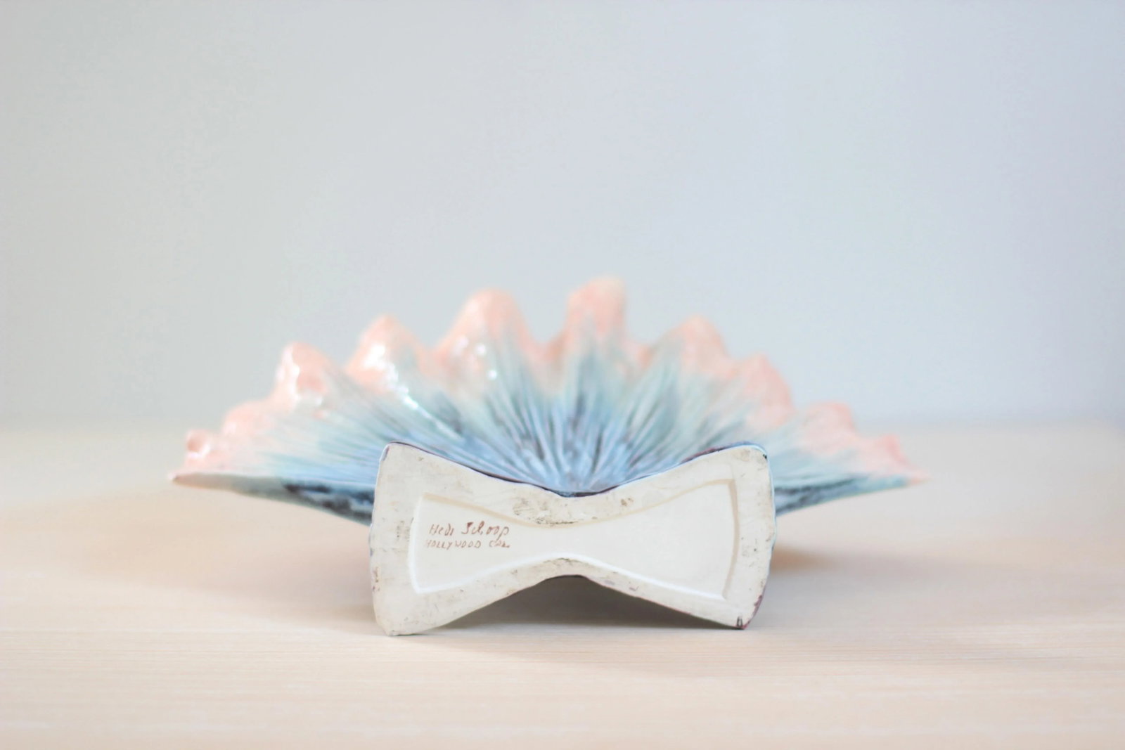 Hollywood Regency Hedi Schoop Seashell Vase Mid-Century California Pottery in Ombre Blue and Pink Gl - 10