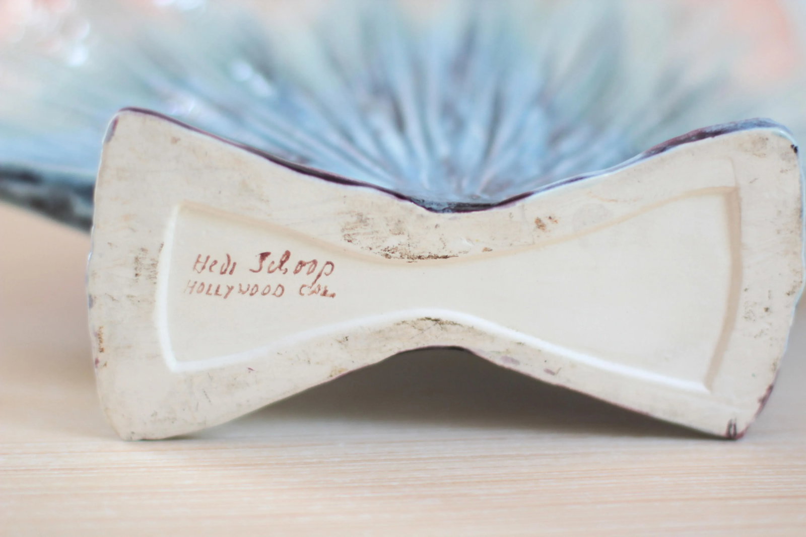 Hollywood Regency Hedi Schoop Seashell Vase Mid-Century California Pottery in Ombre Blue and Pink Gl - 11