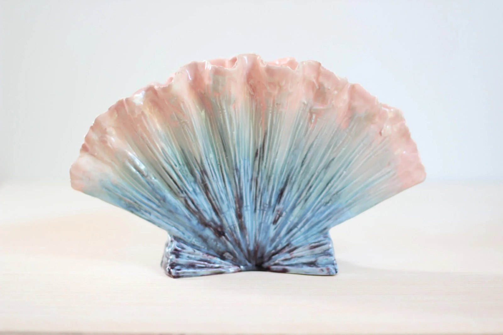 Hollywood Regency Hedi Schoop Seashell Vase Mid-Century California Pottery in Ombre Blue and Pink Gl - 4