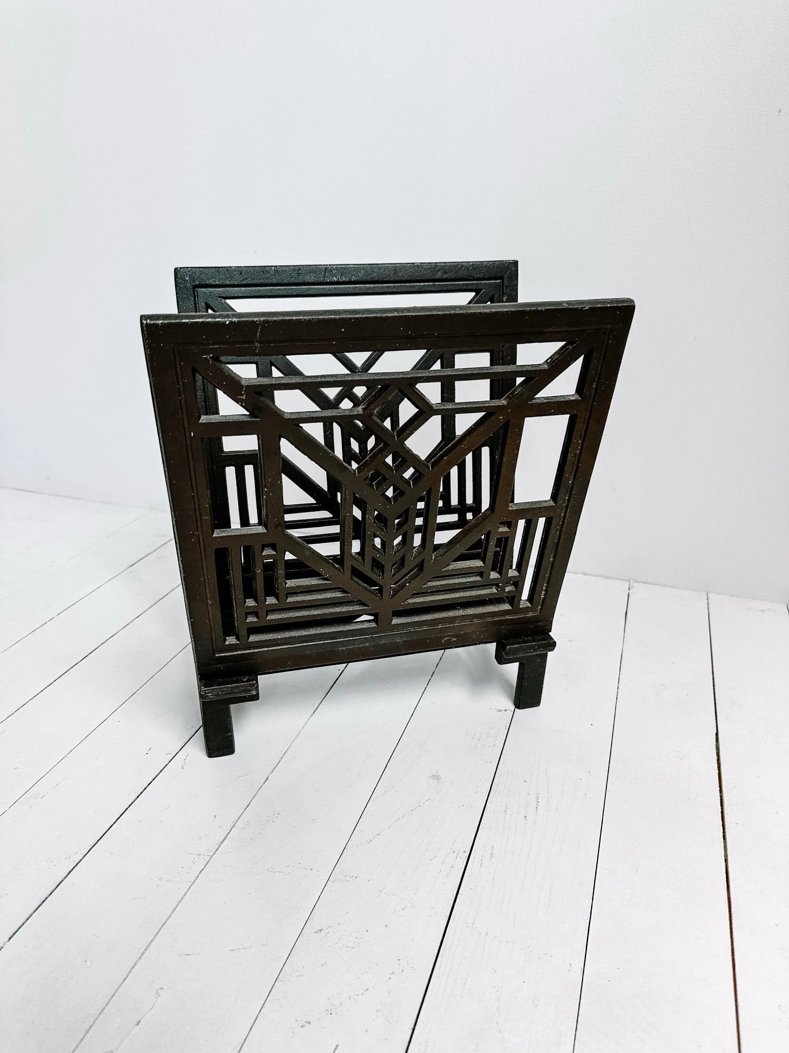Vintage Iron Frank Loyd Wright Style Hotel Geneva Magazine Rack - 2
