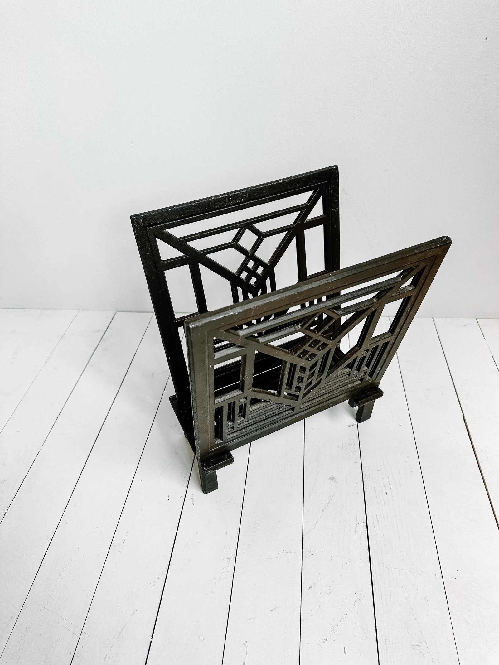 Vintage Iron Frank Loyd Wright Style Hotel Geneva Magazine Rack - 3