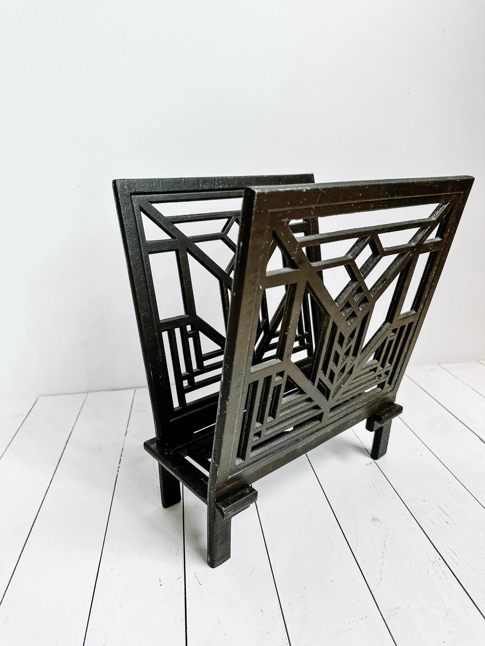 Vintage Iron Frank Loyd Wright Style Hotel Geneva Magazine Rack - 4
