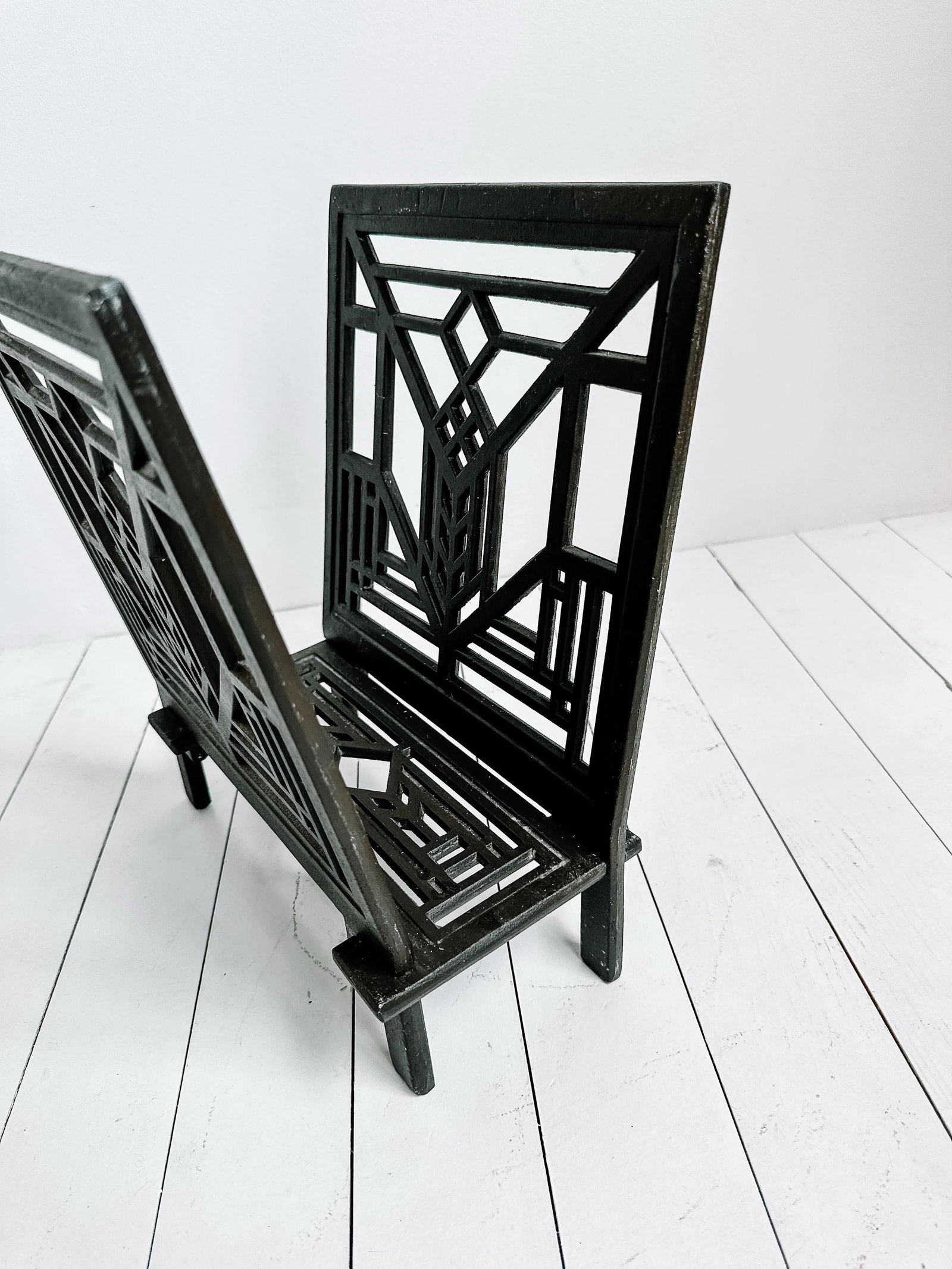 Vintage Iron Frank Loyd Wright Style Hotel Geneva Magazine Rack - 7