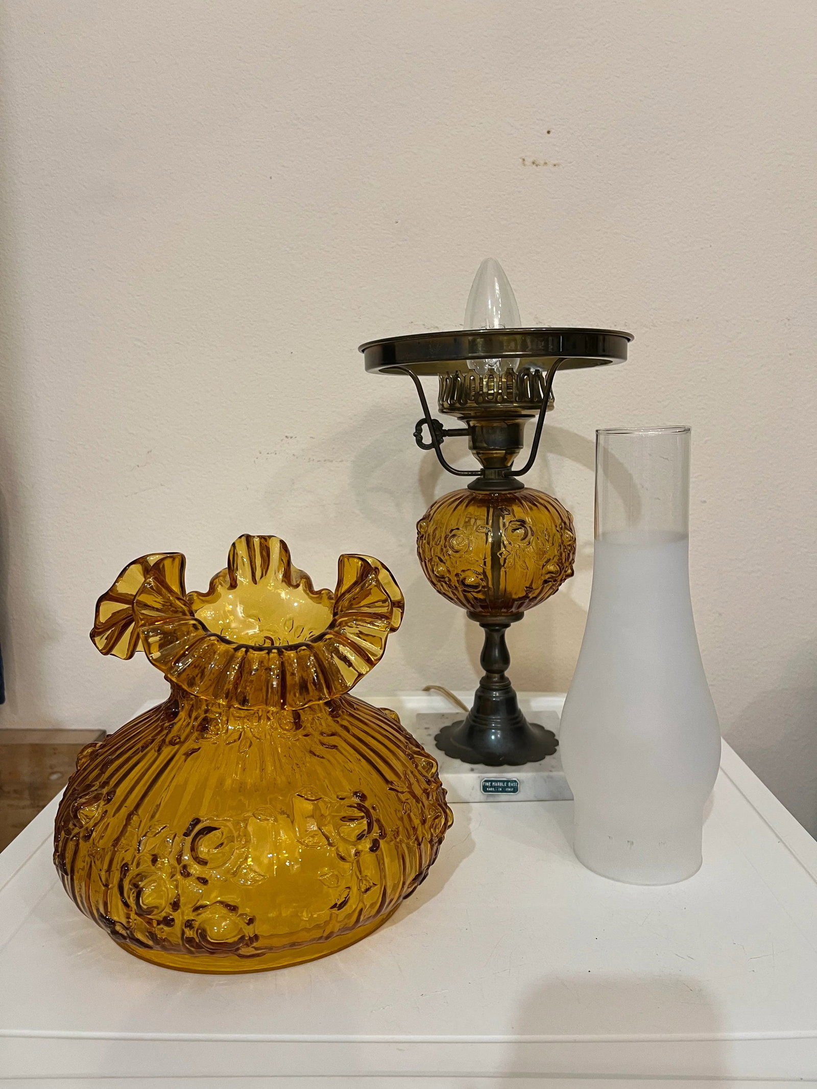 Vintage Fenton Amber Ruffled Top Table Lamp on Brass & Italian Marble Base - 2