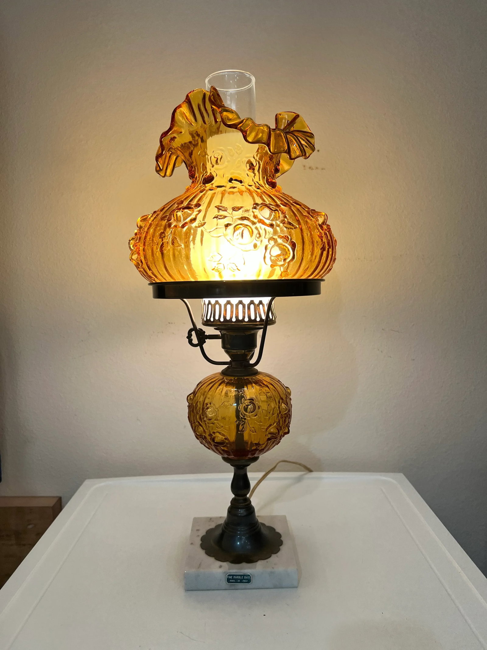 Vintage Fenton Amber Ruffled Top Table Lamp on Brass & Italian Marble Base - 4