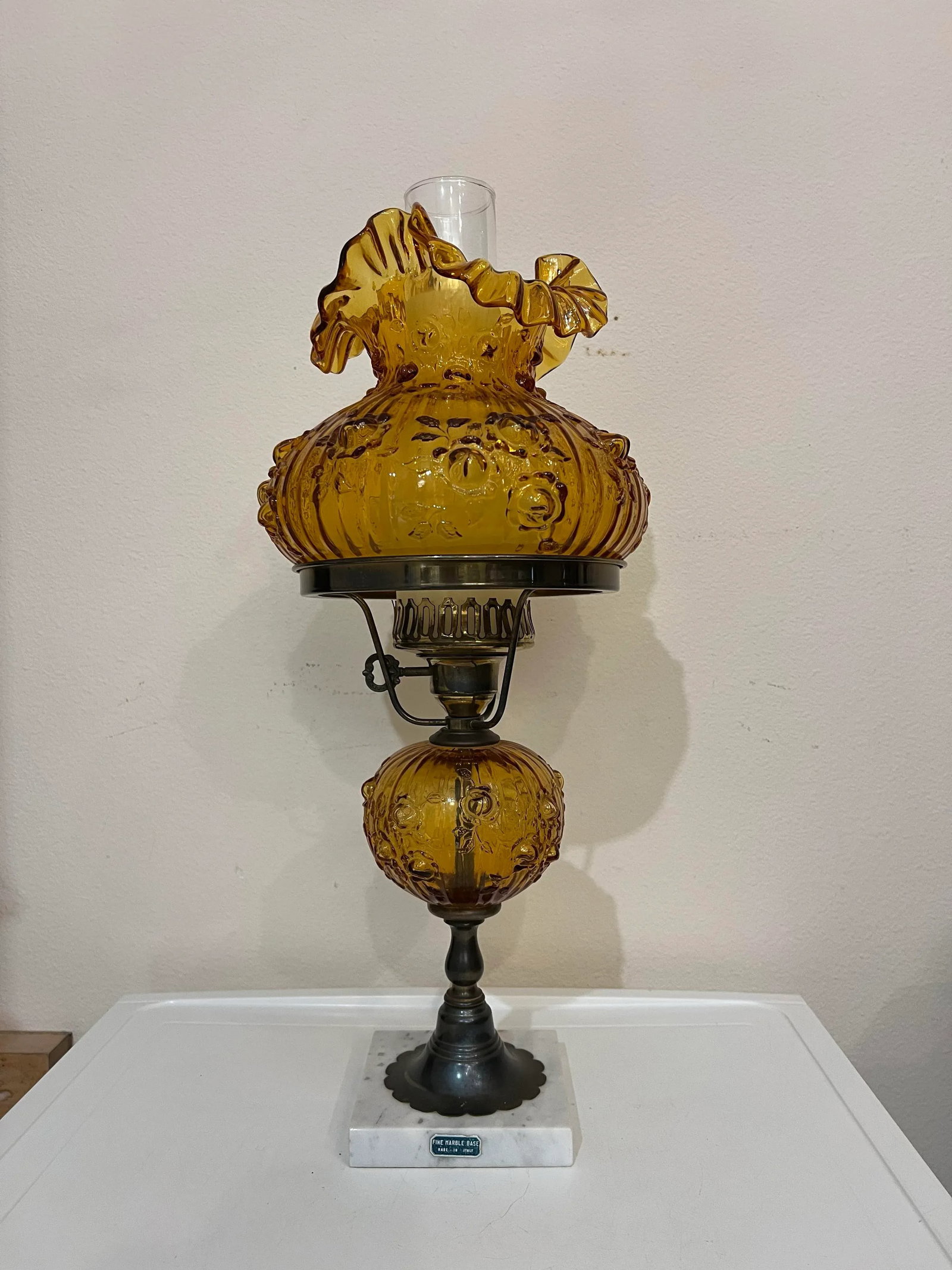 Vintage Fenton Amber Ruffled Top Table Lamp on Brass & Italian Marble Base - 7