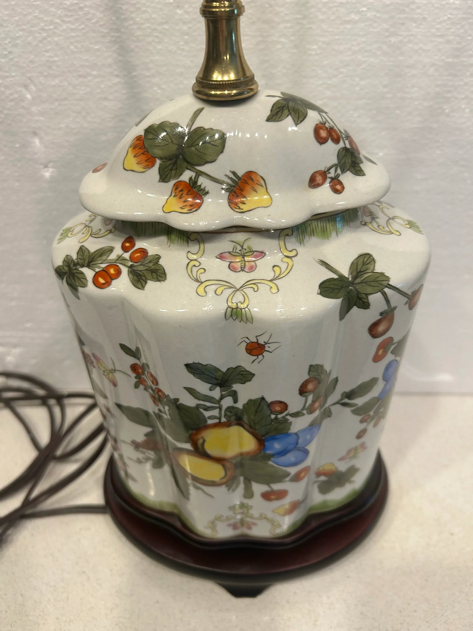 1990s Fruit Motif Asian Porcelain Lamp - 4