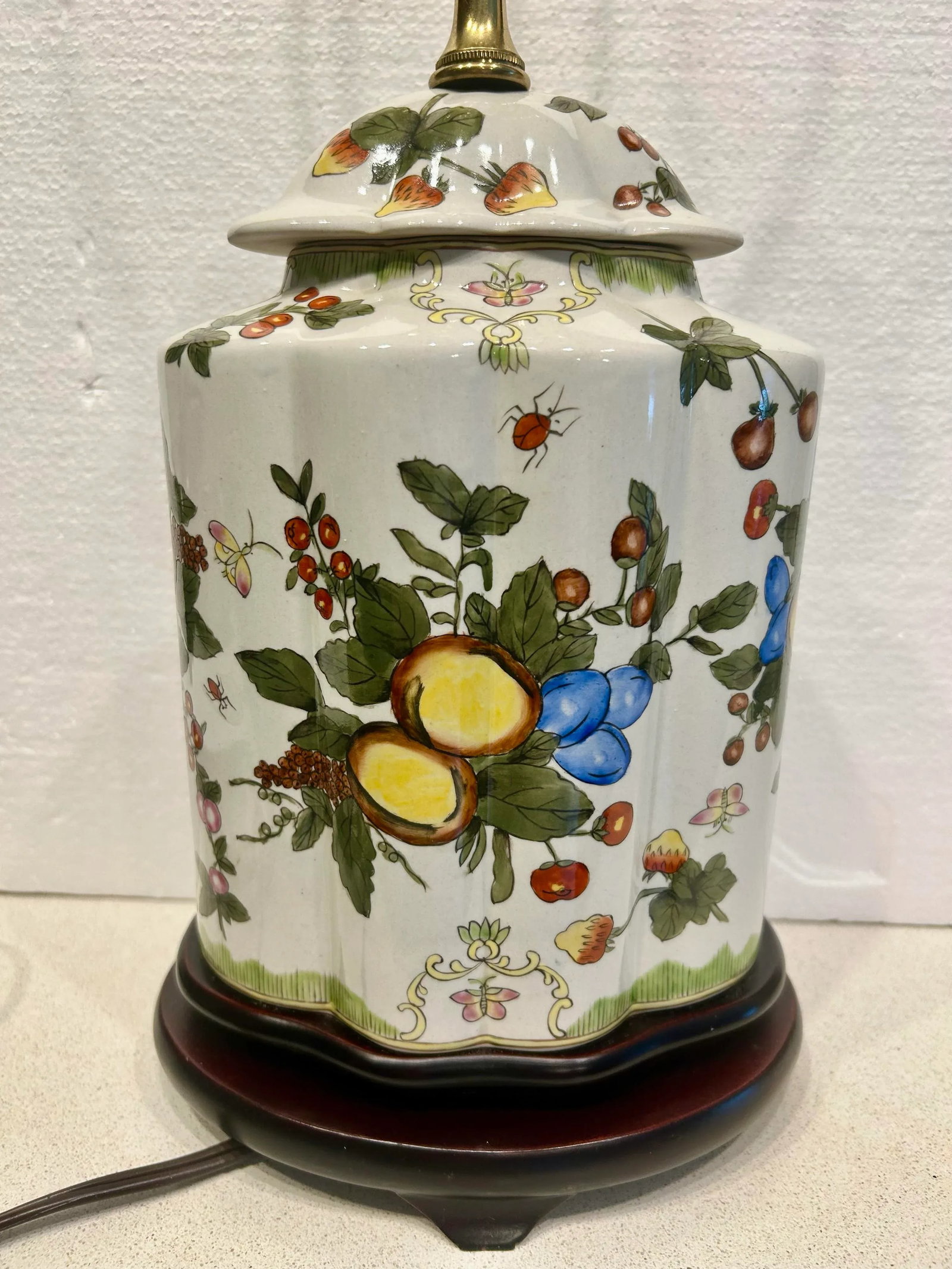 1990s Fruit Motif Asian Porcelain Lamp - 6