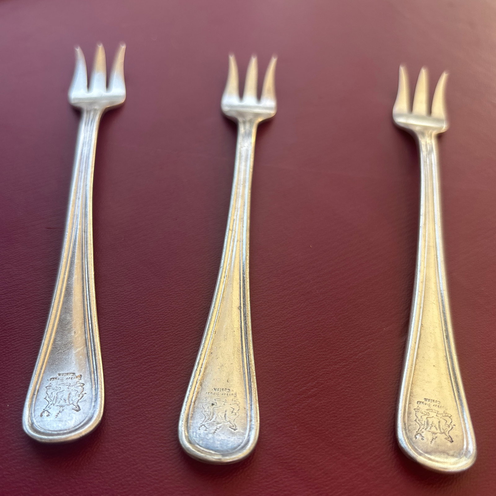 Circa 1930s Reed & Barton Triplex Hotel Ware Silver Plate Trident Oyster Forks Set of 3 From the Par - 2