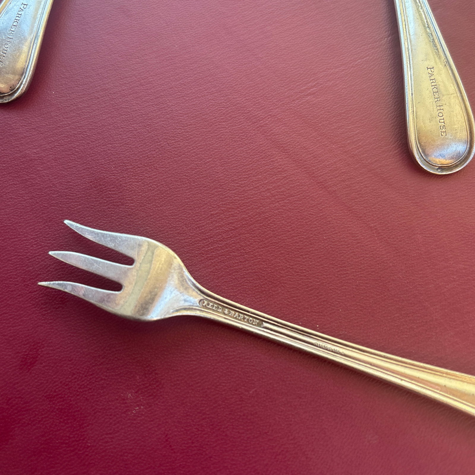 Circa 1930s Reed & Barton Triplex Hotel Ware Silver Plate Trident Oyster Forks Set of 3 From the Par - 4