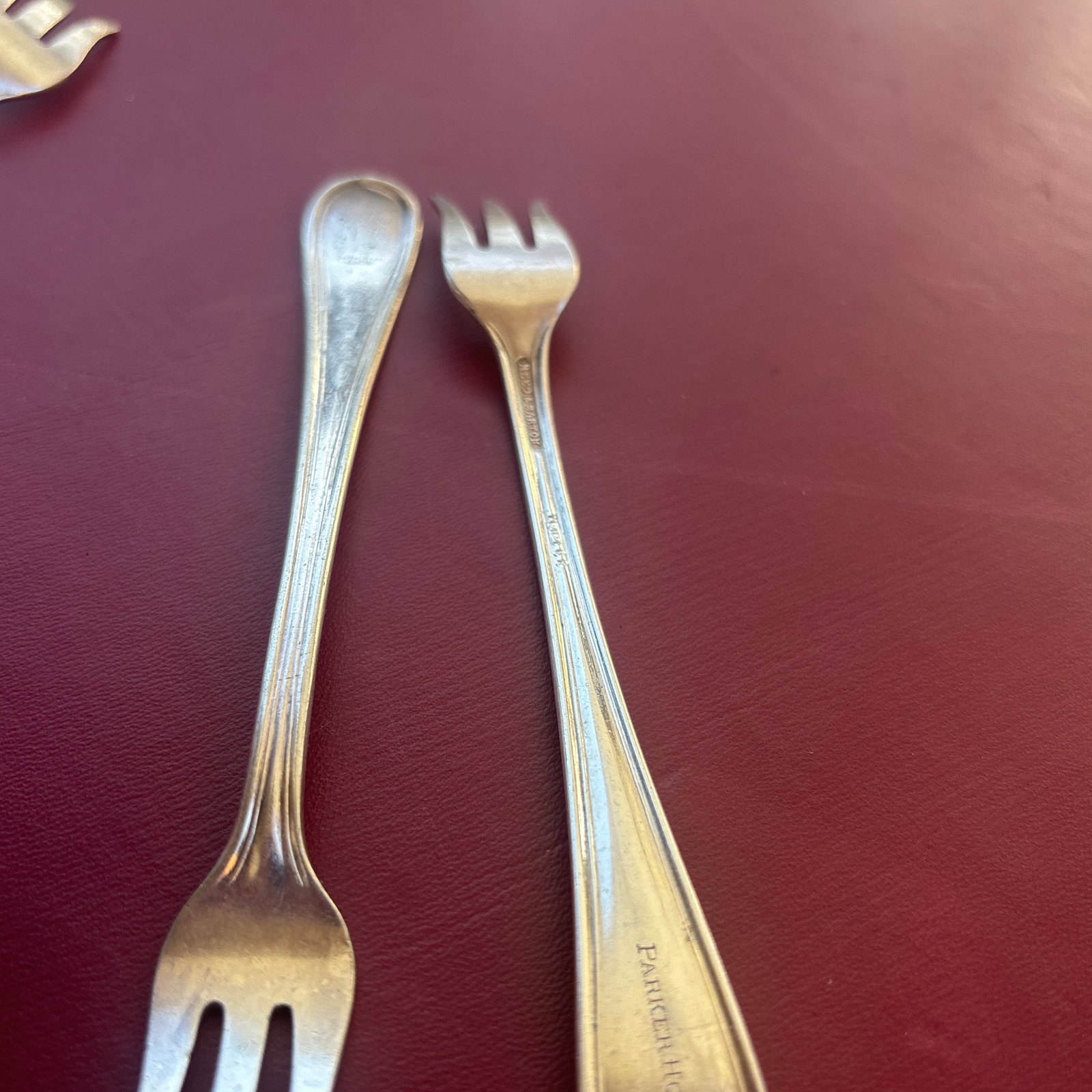Circa 1930s Reed & Barton Triplex Hotel Ware Silver Plate Trident Oyster Forks Set of 3 From the Par - 6