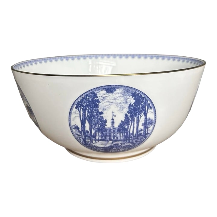Vintage Wedgwood Williamsburg Virginia Limited Edition Bone Chine Blue & White Serving Bowl: Vintage Wedgwood Williamsburg LIMITED EDITION 1 of 250 Bone China Large Serving Bowl Blue & White with a Gold Rim ,Virginia City Scenes. Made in England. Excellent condition! 10"L X 4.5"H Condition: