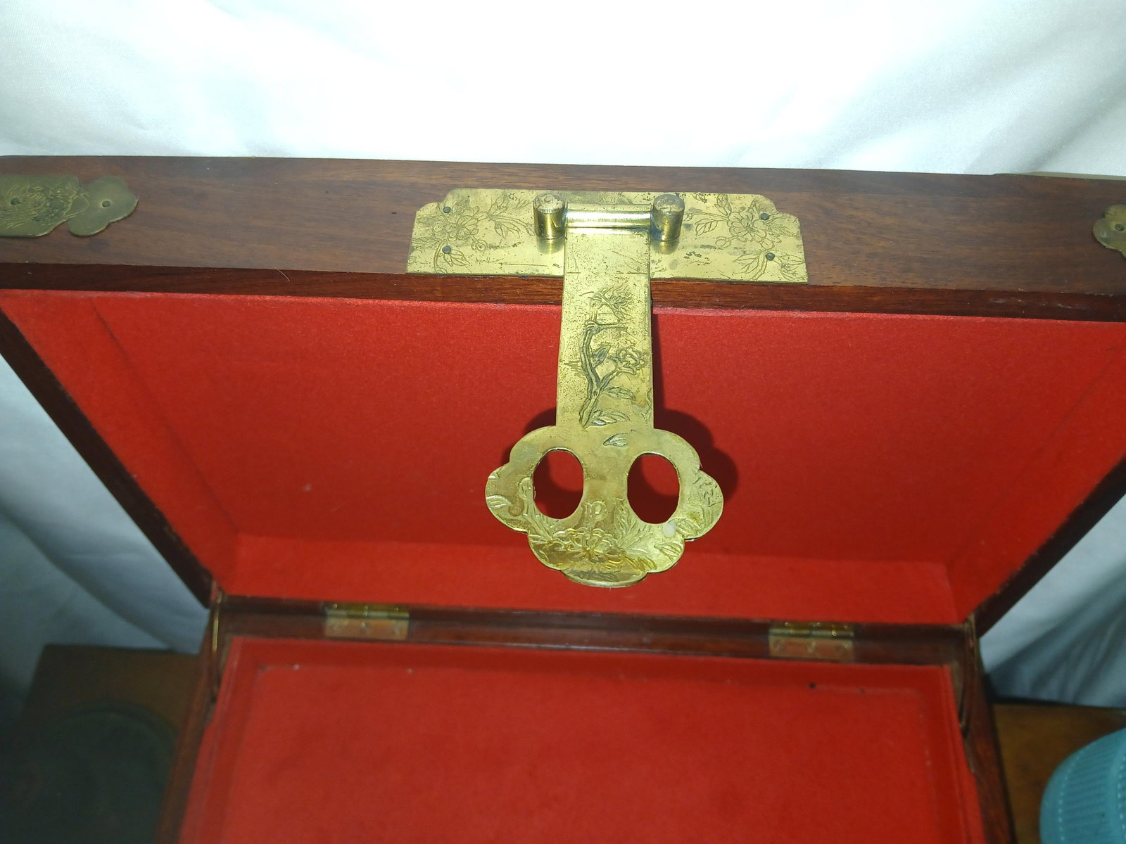 1970s Vintage Rosewood Chinoiserie Brass Accented Jewelry Box Chest - 7