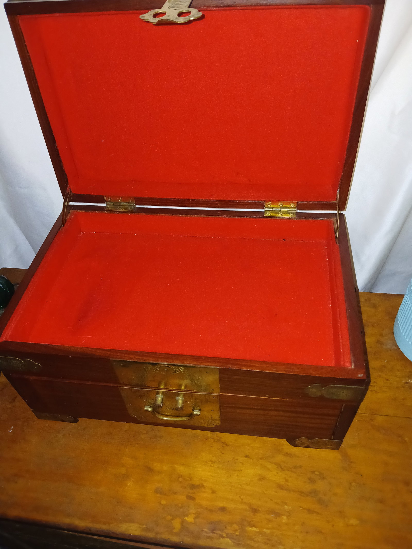 1970s Vintage Rosewood Chinoiserie Brass Accented Jewelry Box Chest - 9
