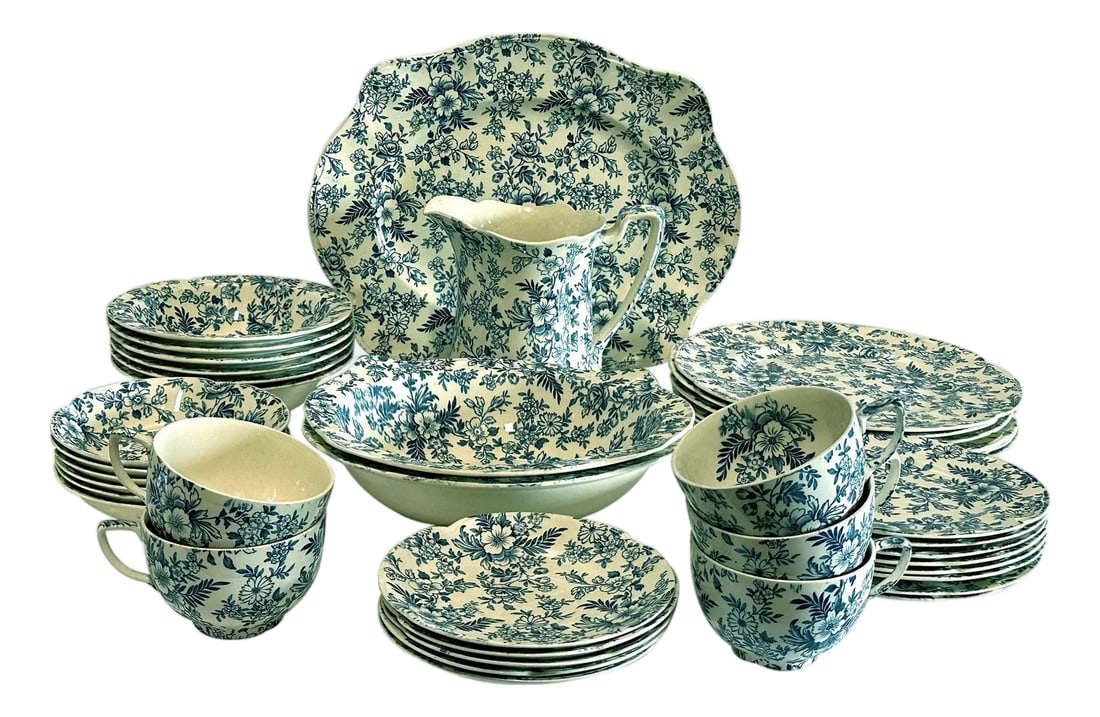 19th Century Johnson Brothers 40 Pieces Blue and White Victorian Chintz: Blue and white Victorian service pieces are always welcome and Johnson Brothers takes the cake in Victorian Chintz from the 19th Century, made in England. These rare pieces will bring a smile to the