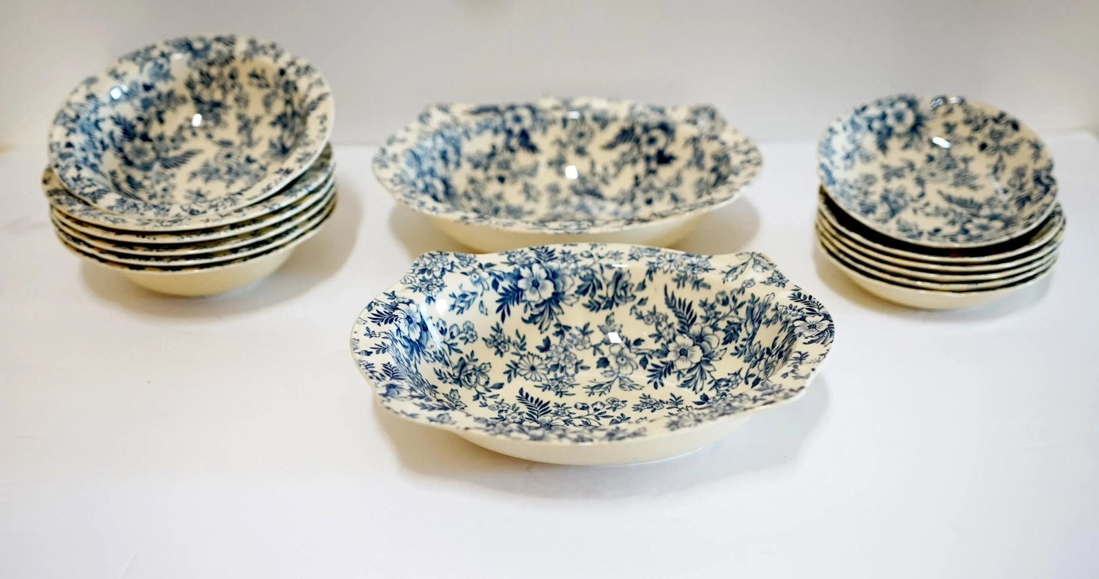19th Century Johnson Brothers 40 Pieces Blue and White Victorian Chintz - 4