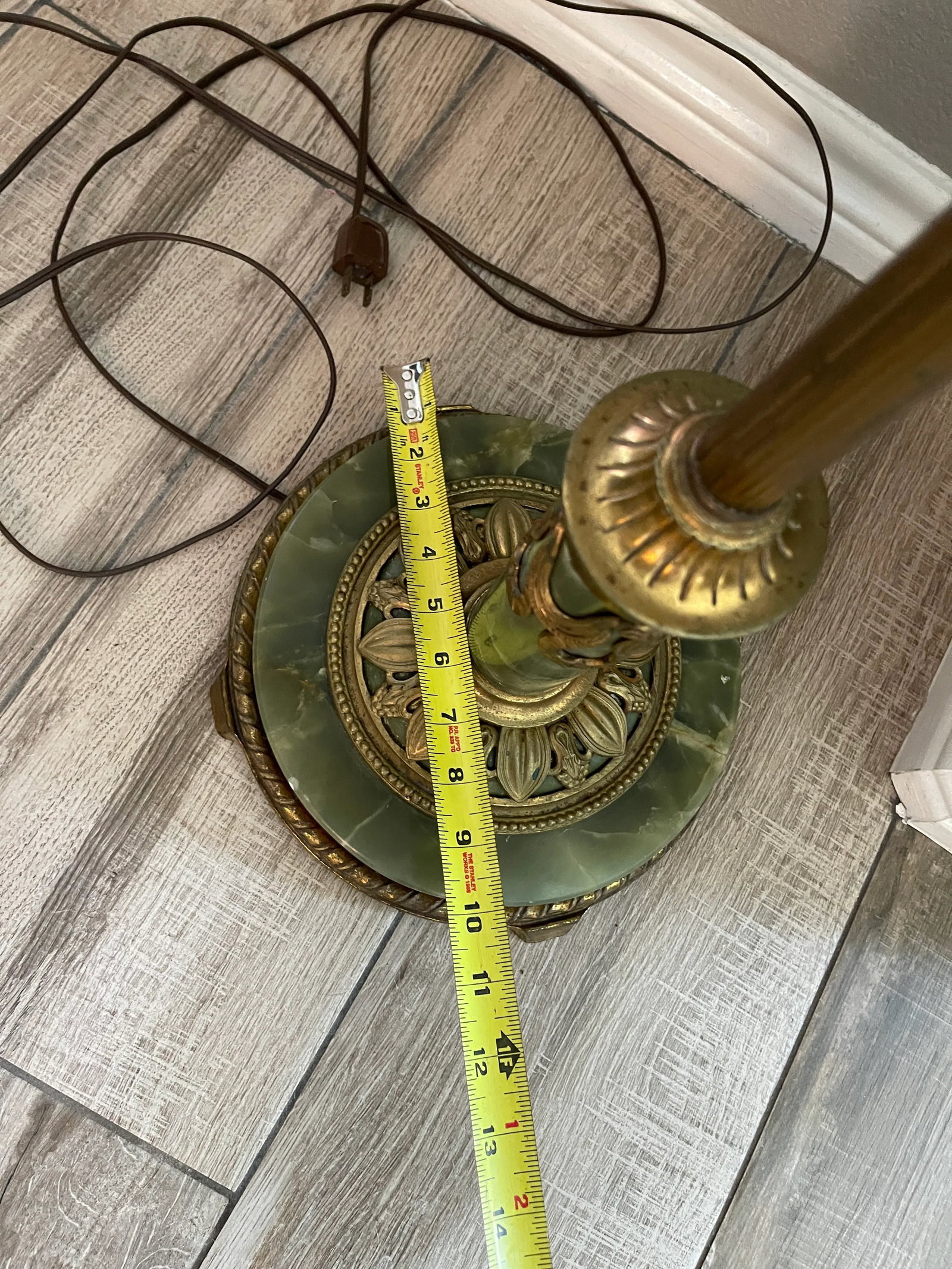 Antique Art Deco Torchiere Floor Lamp With Etched Green Glass, With Brass and Onyx. - 11