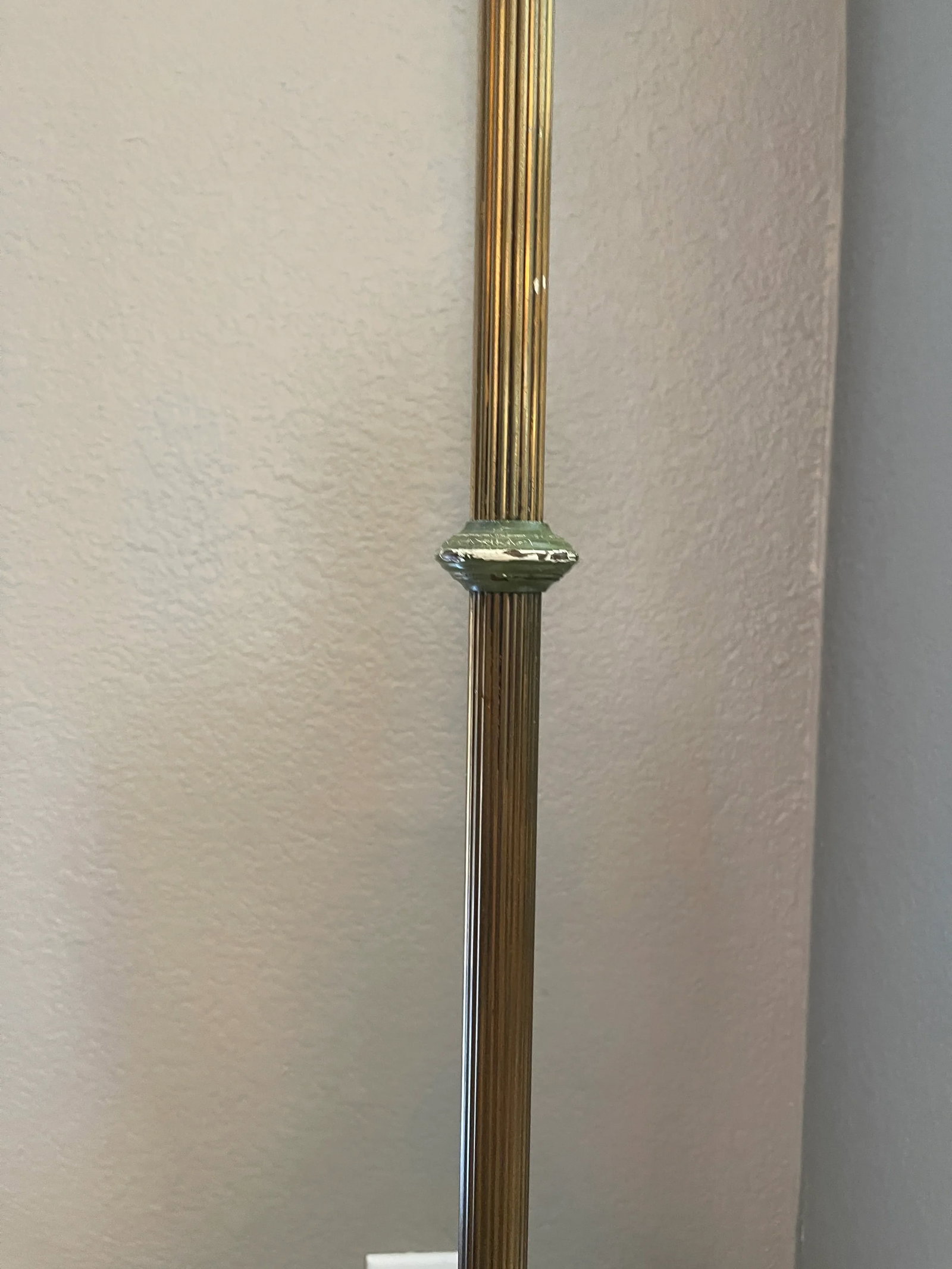 Antique Art Deco Torchiere Floor Lamp With Etched Green Glass, With Brass and Onyx. - 4