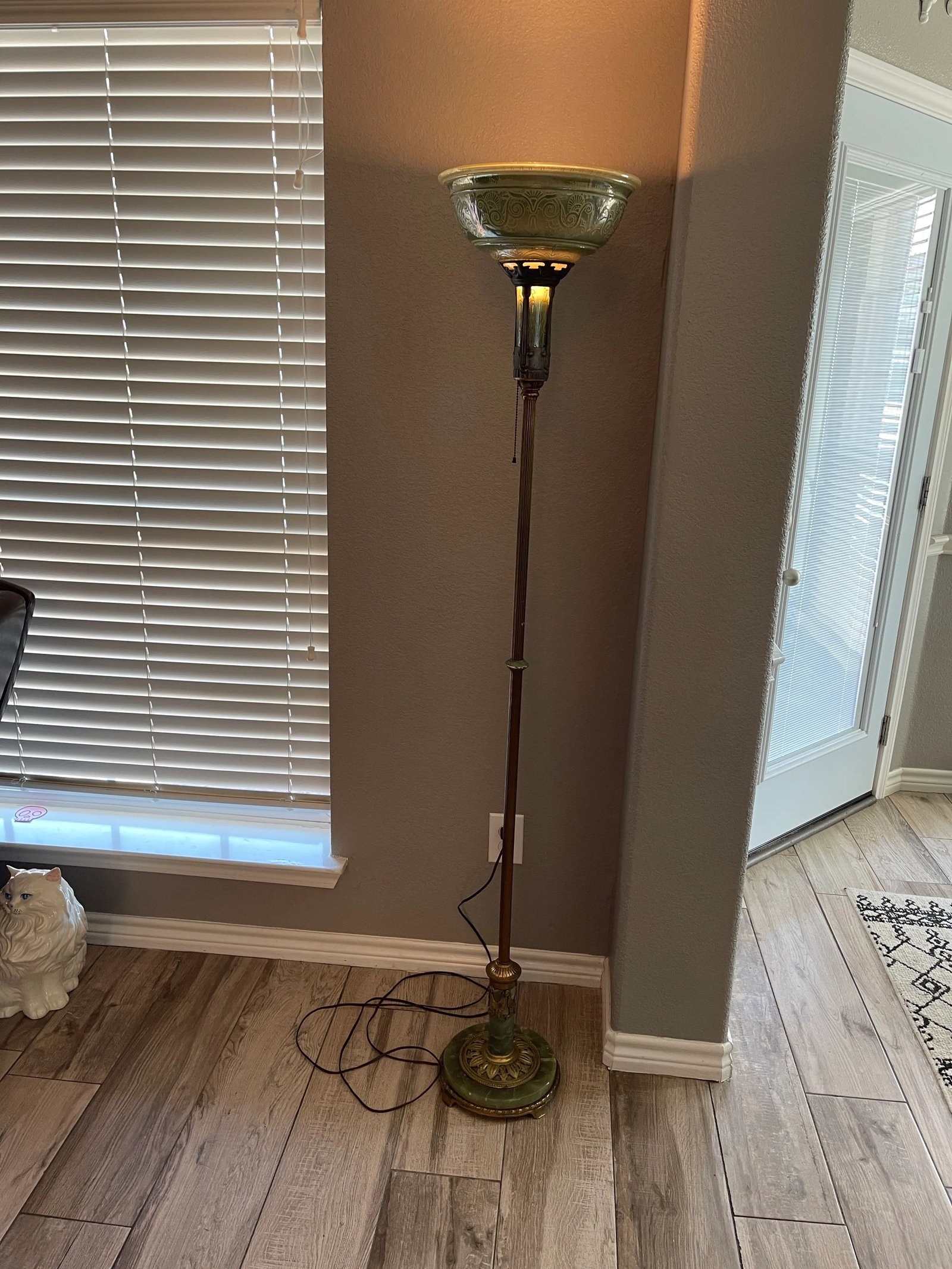 Antique Art Deco Torchiere Floor Lamp With Etched Green Glass, With Brass and Onyx. - 8